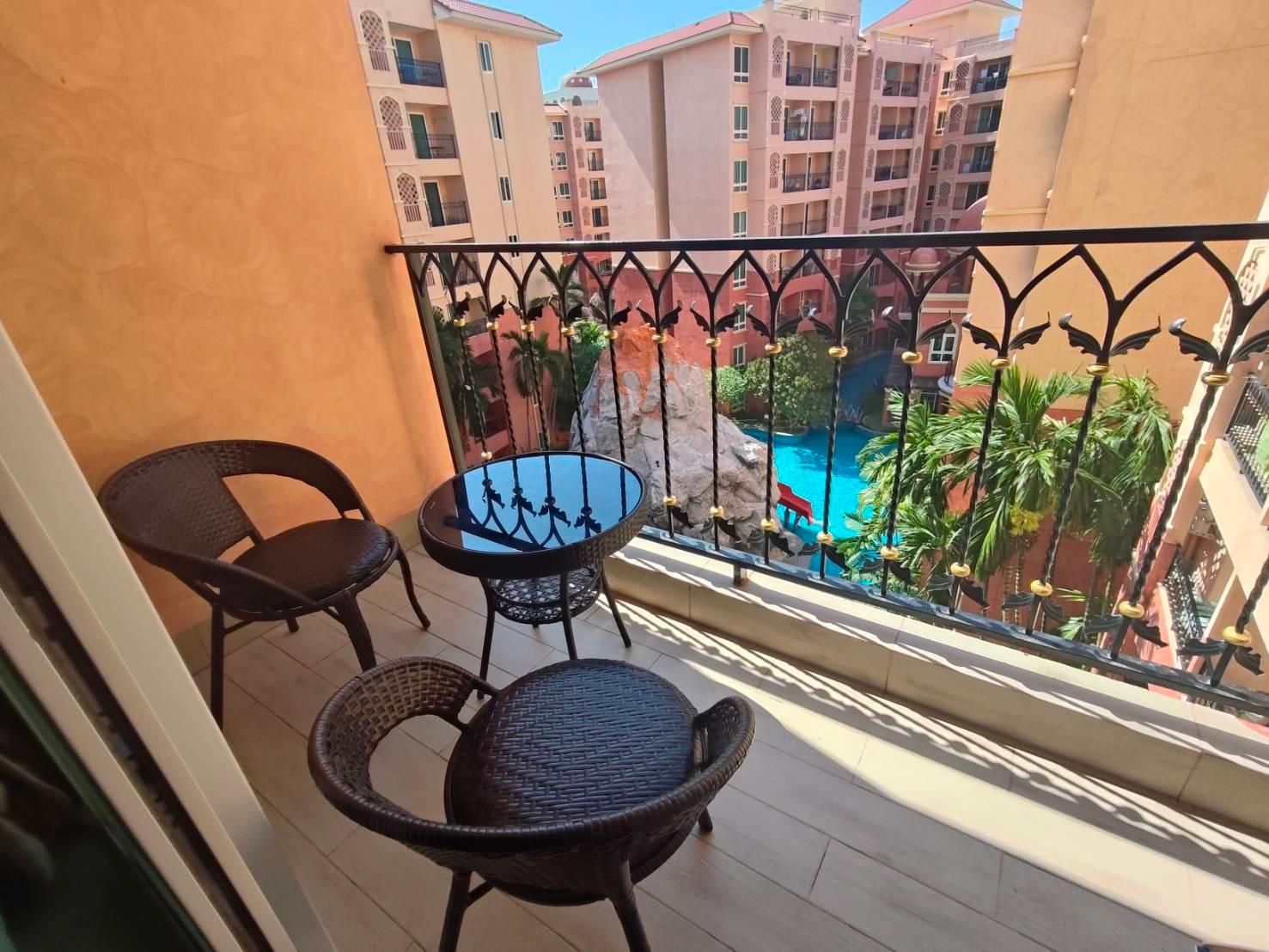 Deluxe Pool View