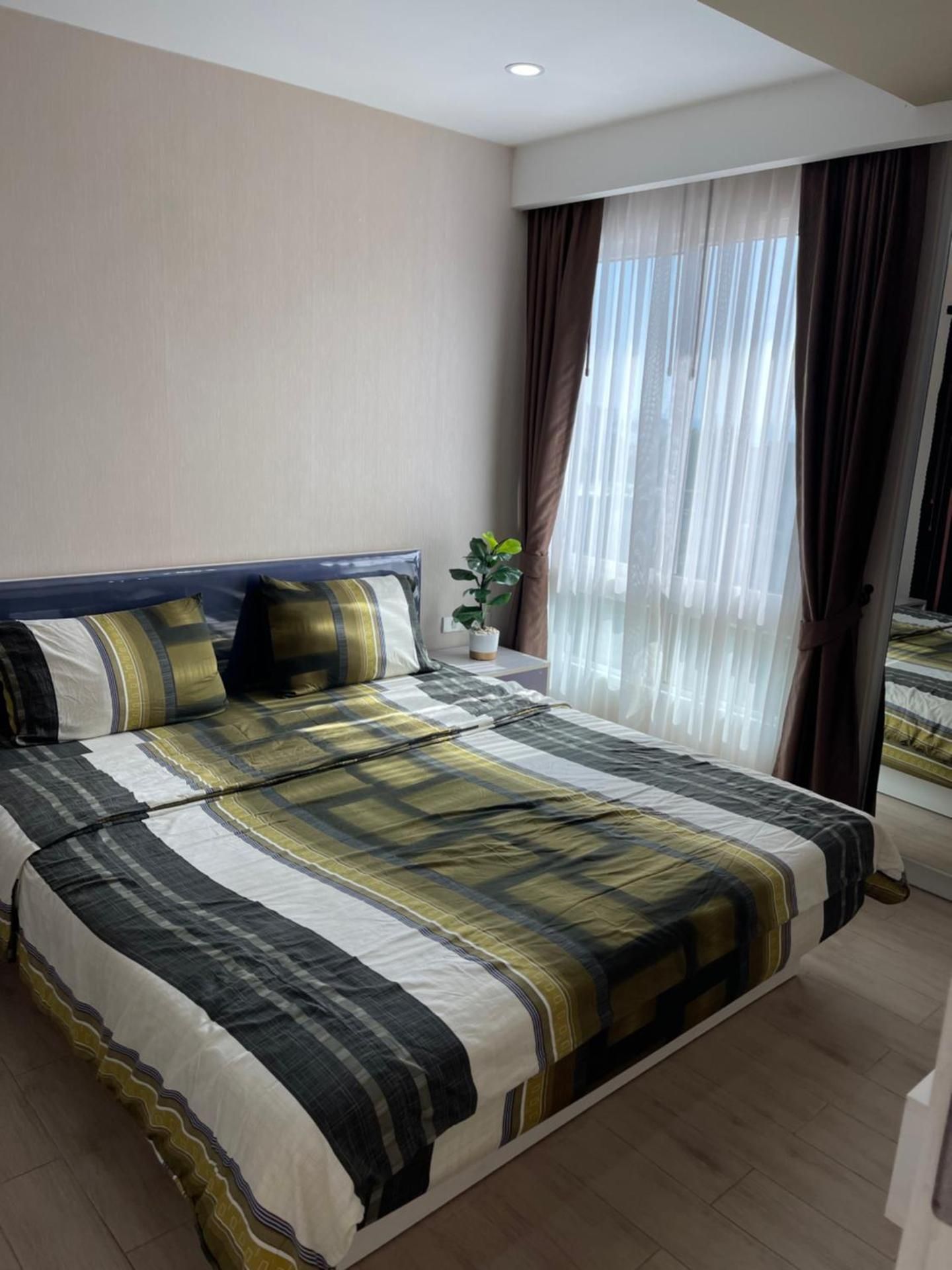 One-Bedroom Apartment with Balcony and City View