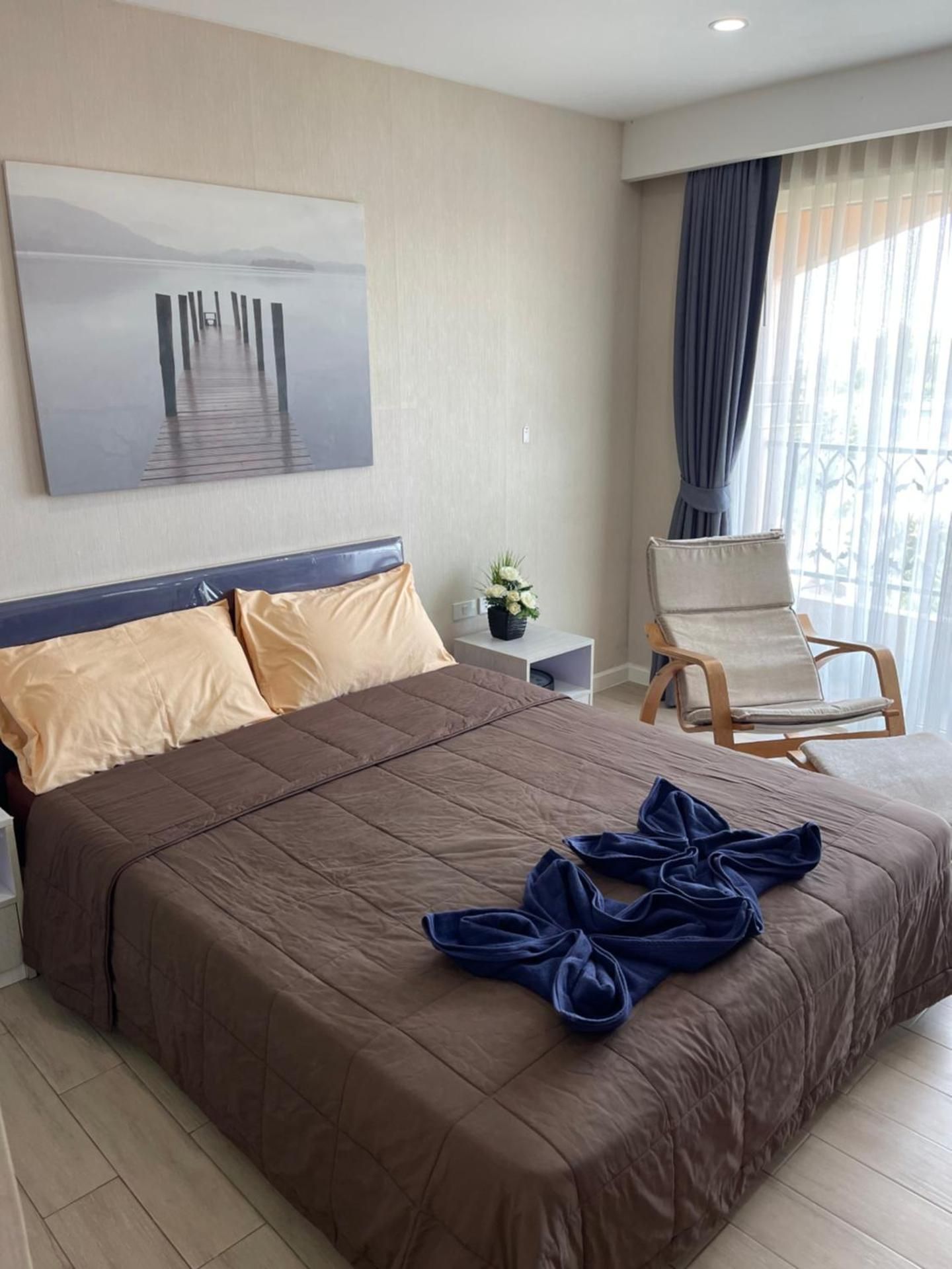 Studio Apartment with Balcony