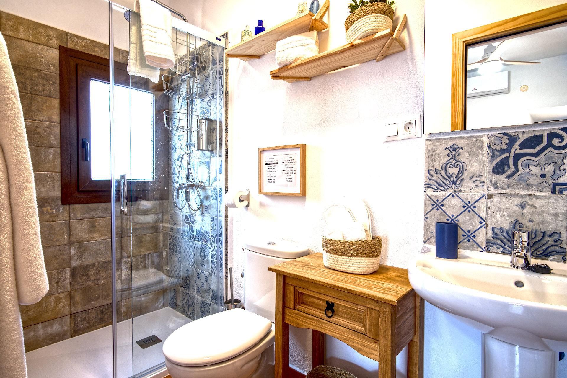 La Vieja Botica Bed & Breakfast King-2-Standard-Ensuite with Shower-Balcony 3