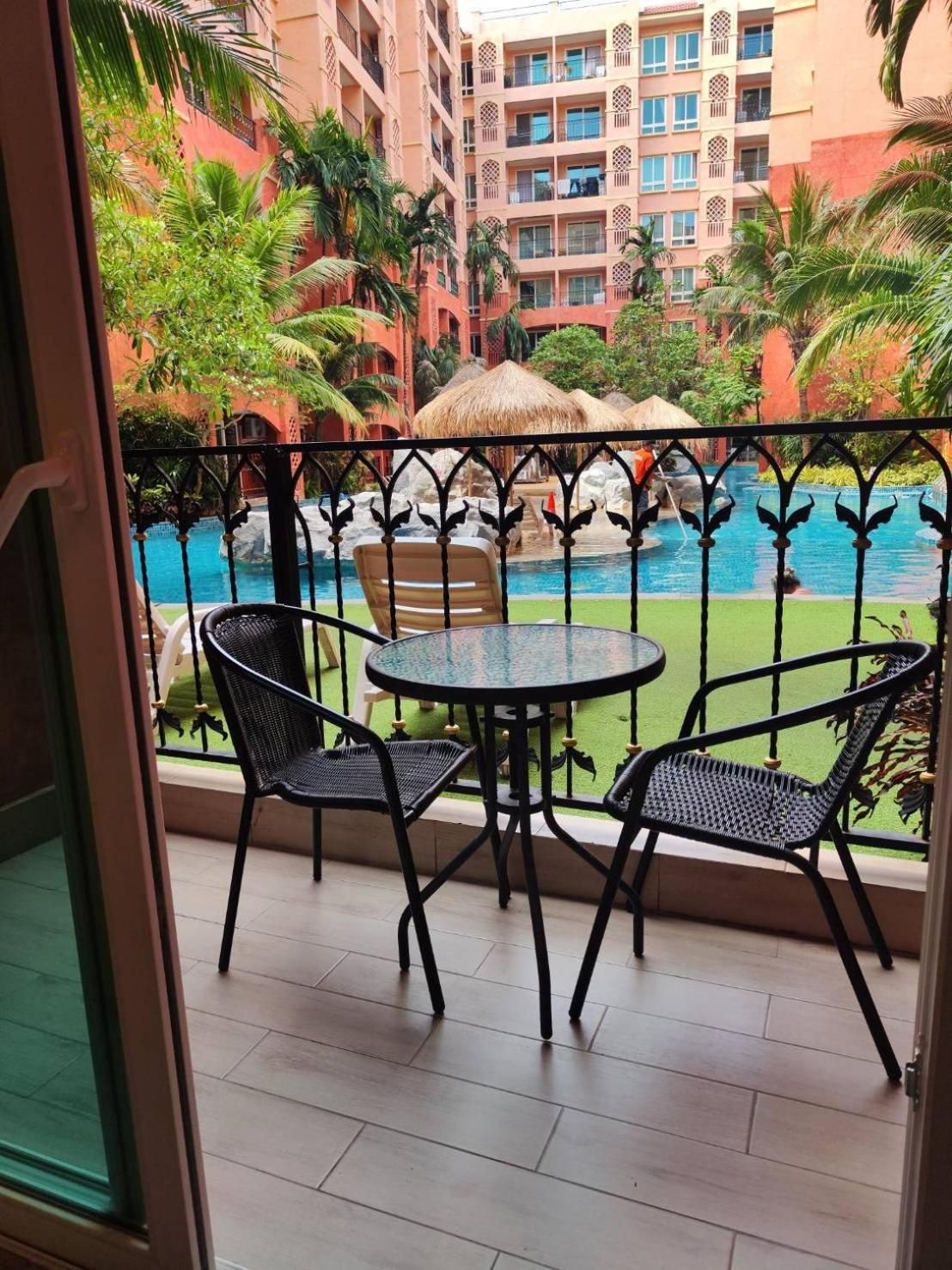 One-Bedroom Apartment with Pool View