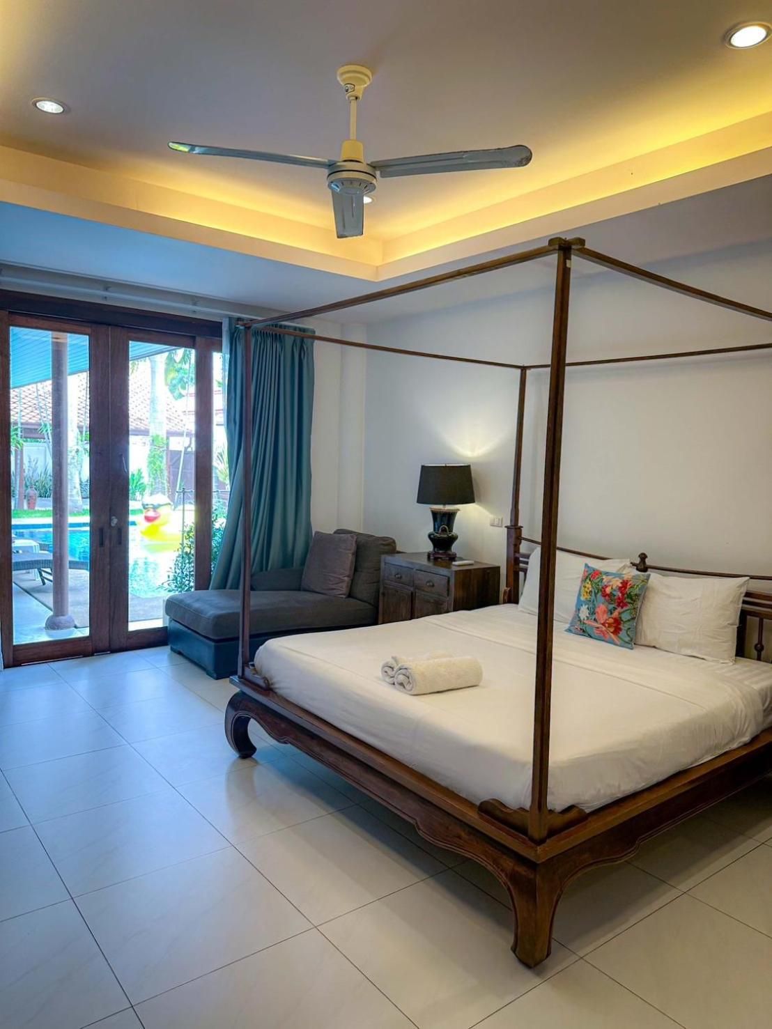 Deluxe Double Room (2 Adults + 1 Child)