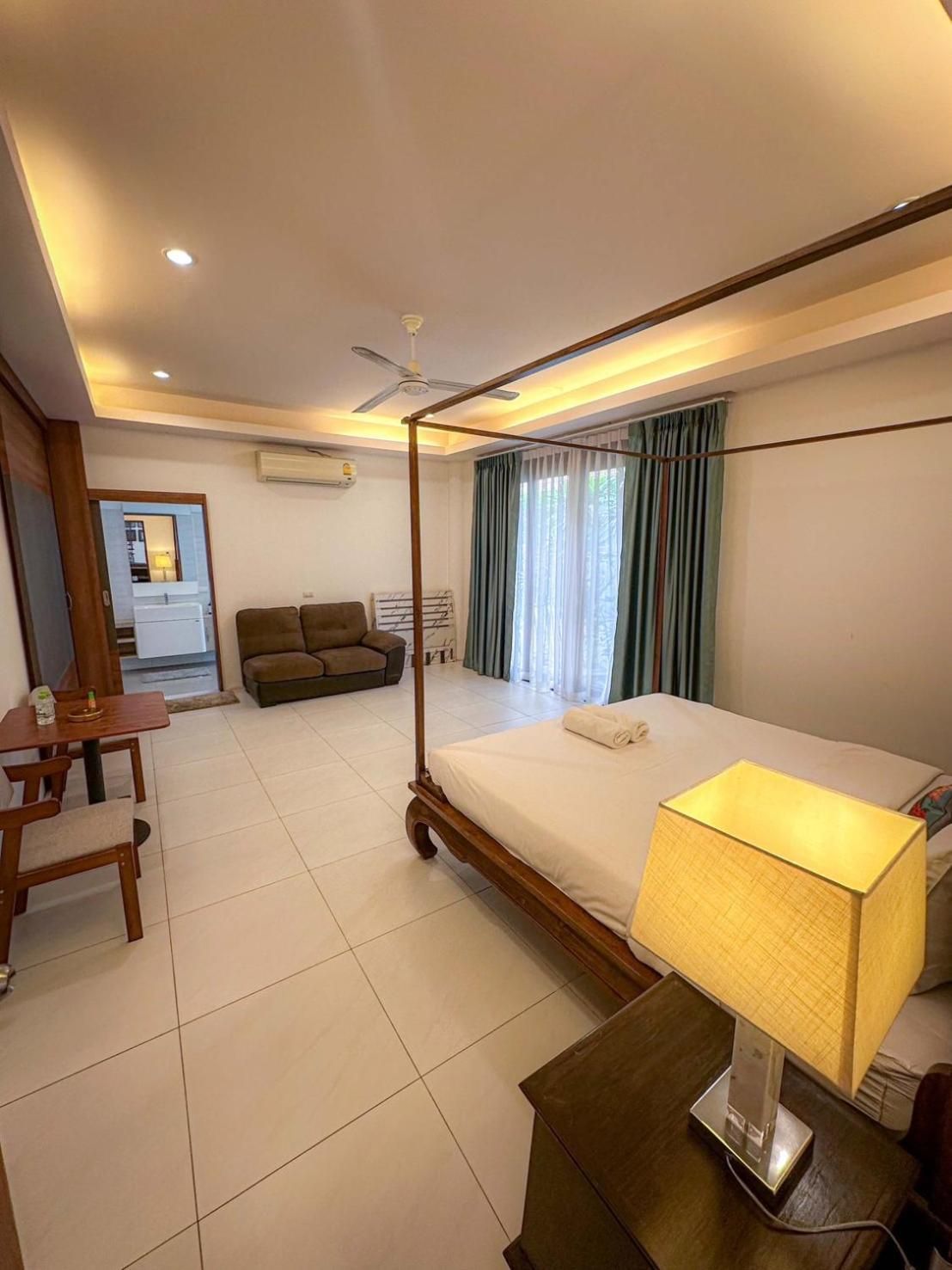 Deluxe Double Room (2 Adults + 1 Child)