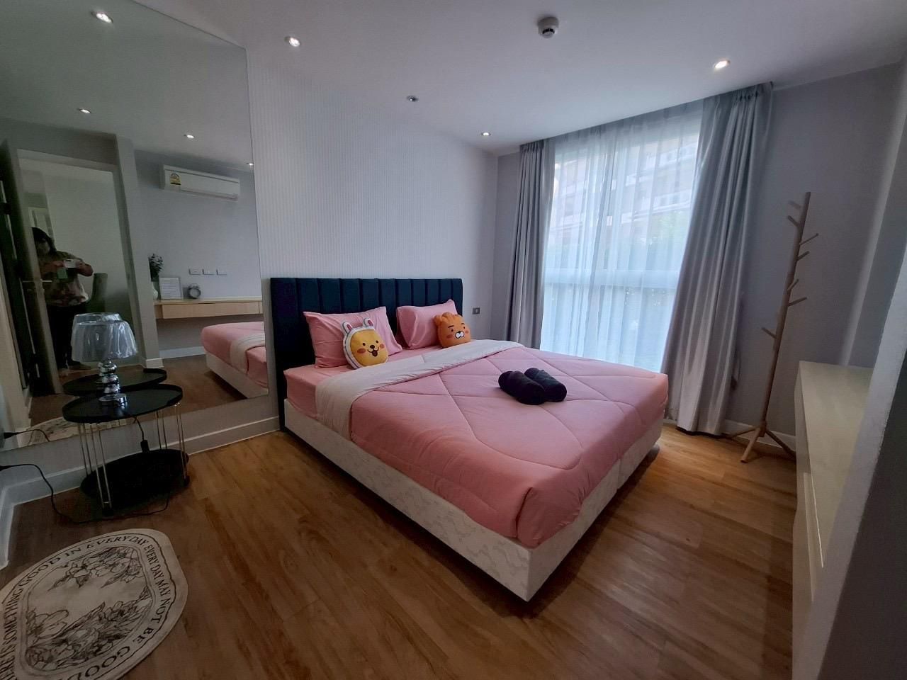 R301 -- Standard King Room