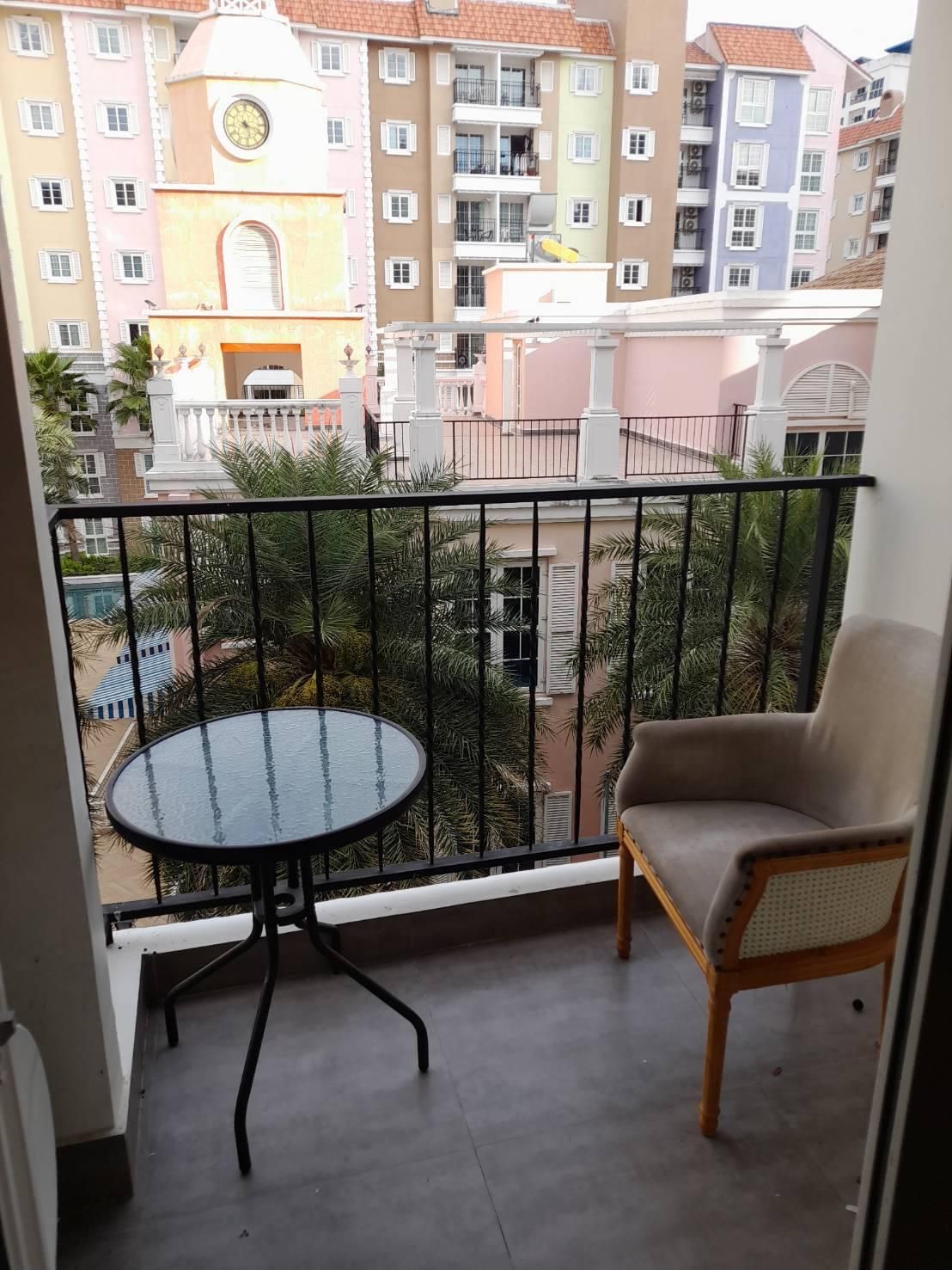 Crystal Pool View Room
