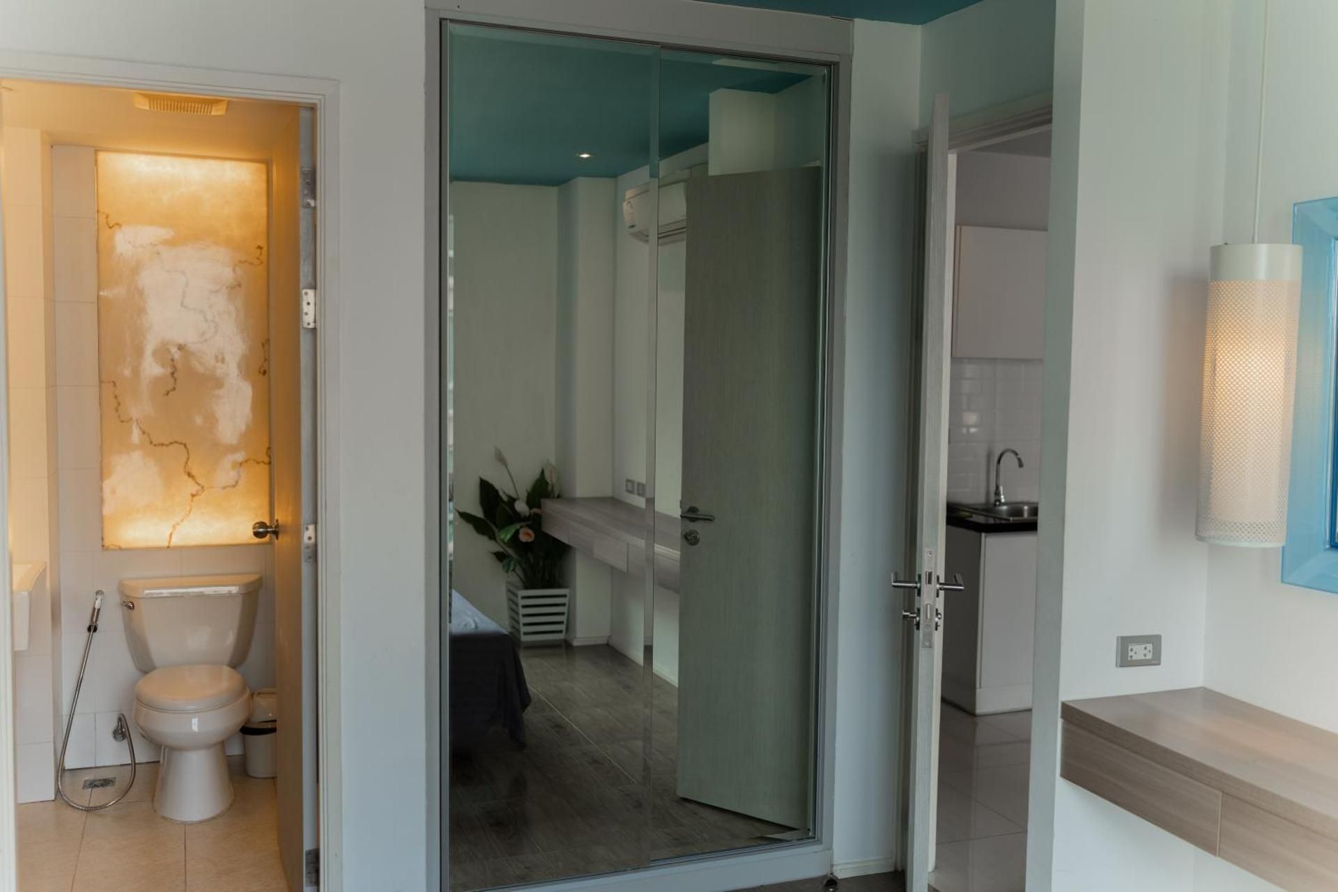 One-Bedroom Apartment with Pool View