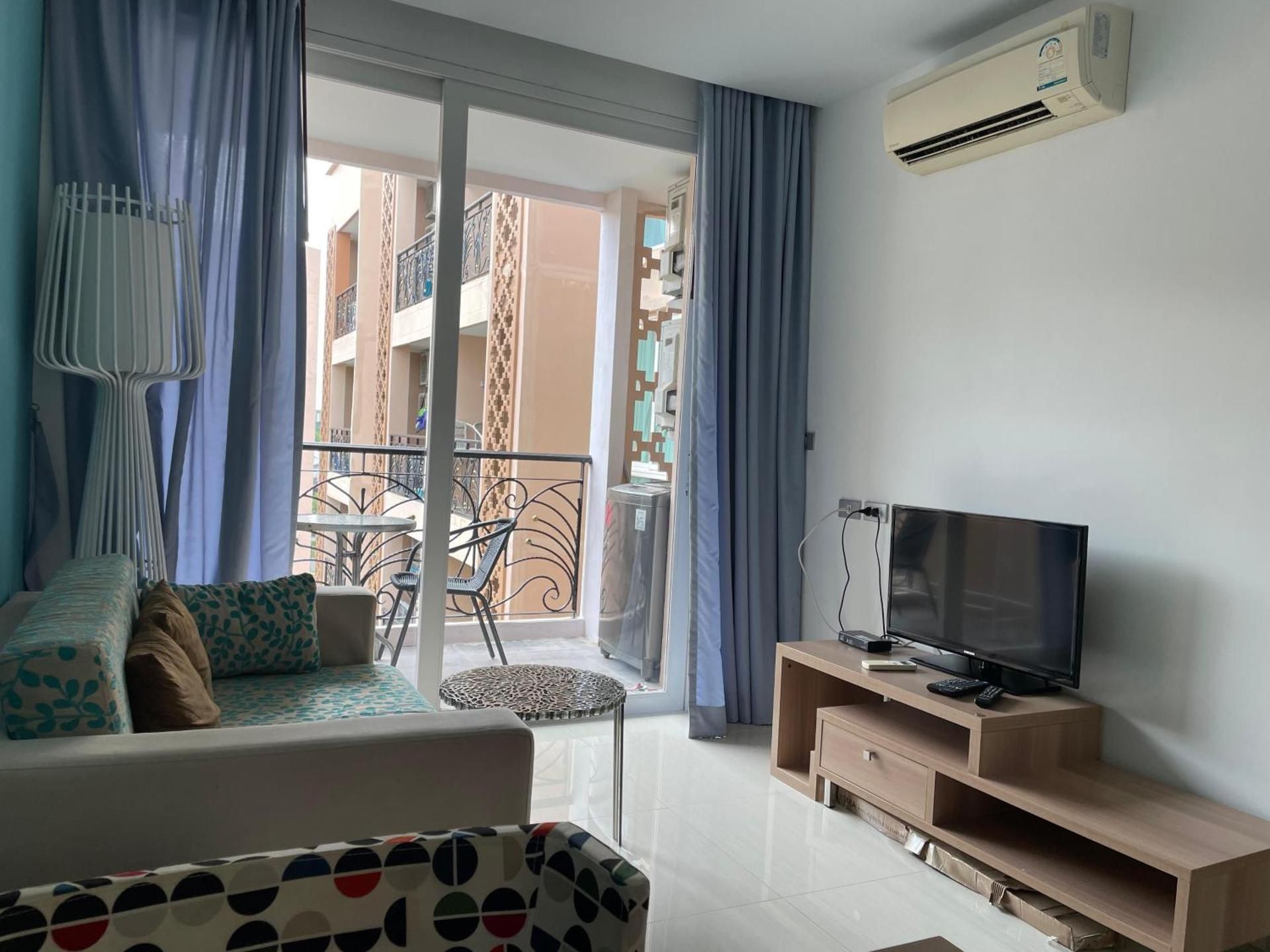 One-Bedroom Apartment with Pool View
