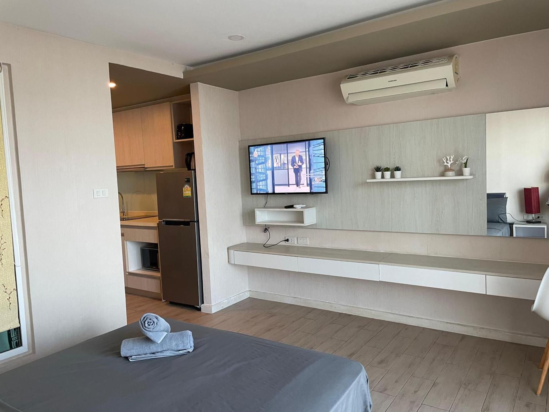 Studio Apartment with Balcony