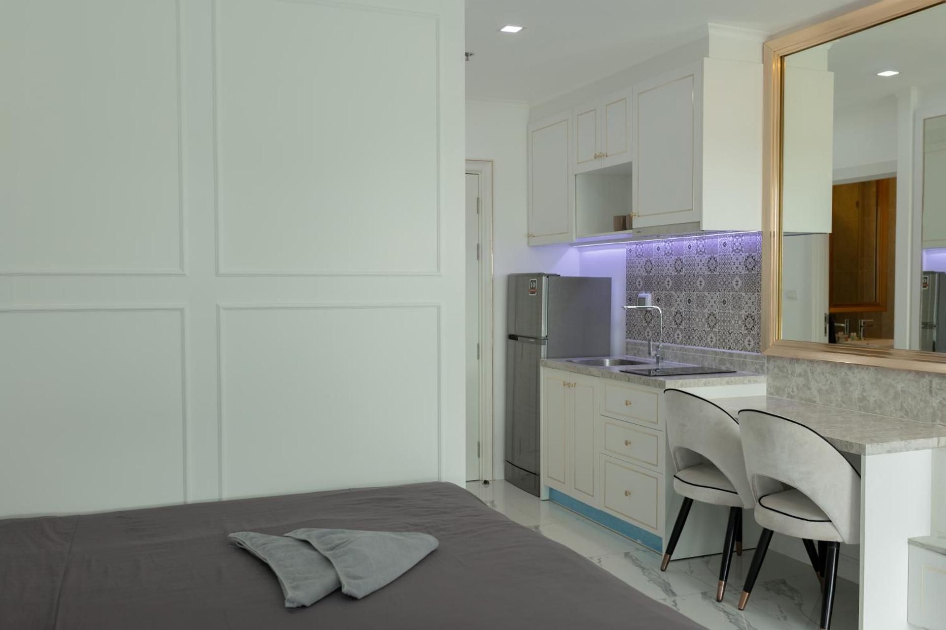 The EMPIRE Tower Pattaya Studio Apartment with Balcony 2