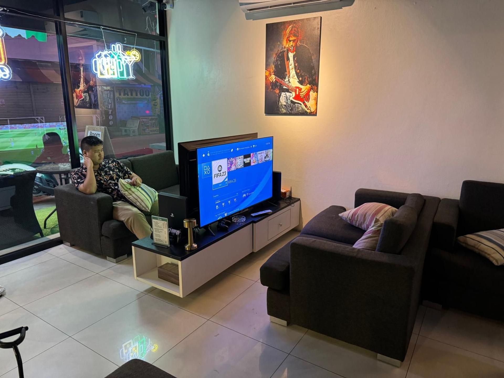 shared lounge/tv area