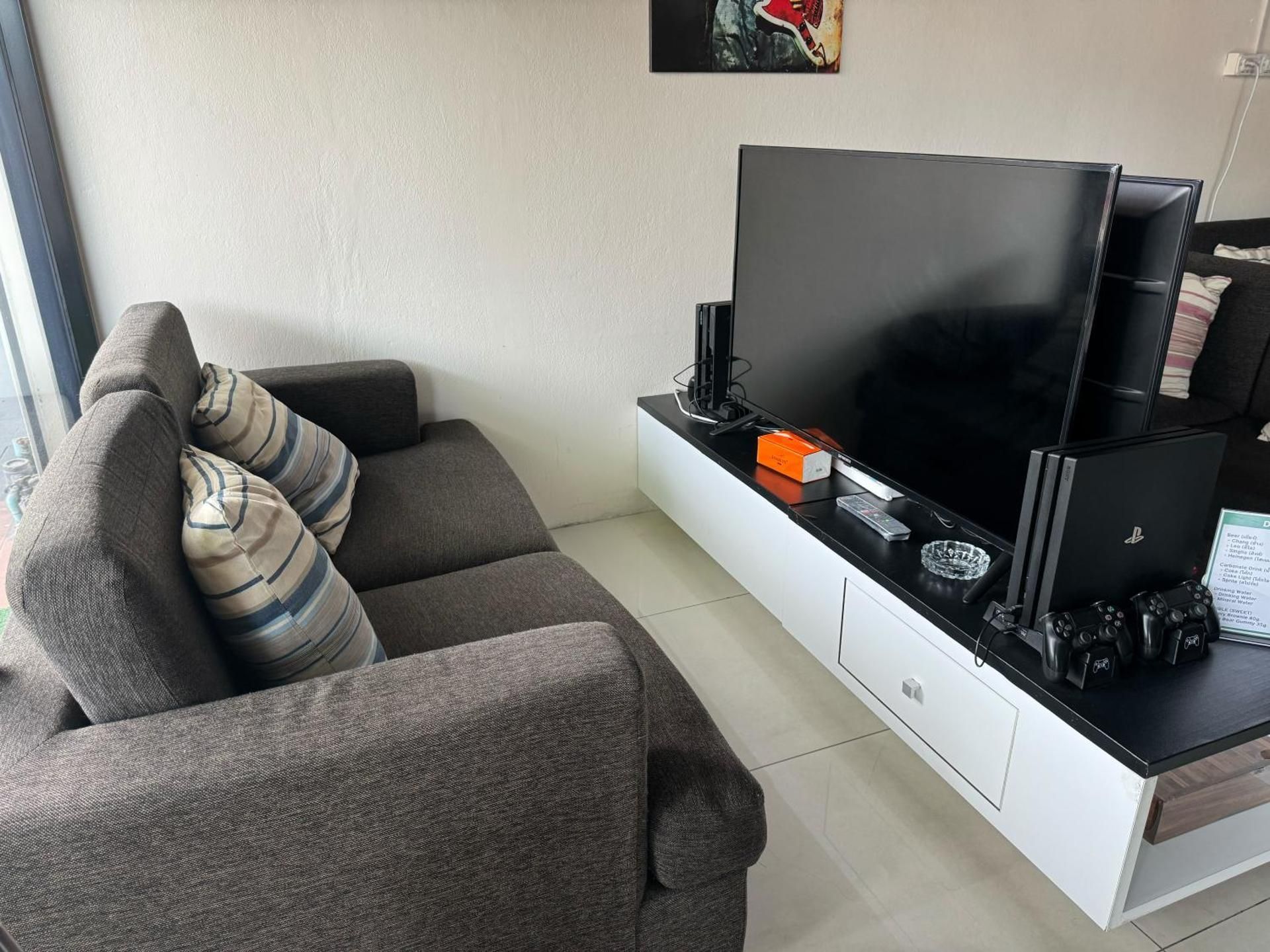 shared lounge/tv area