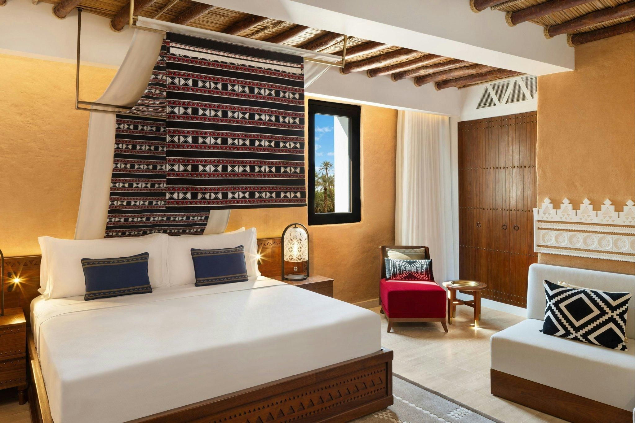 Lewan Royal Suite, 2 Bedroom Suite, Bedroom 1: 1 King, Bedroom 2: 2 Twin