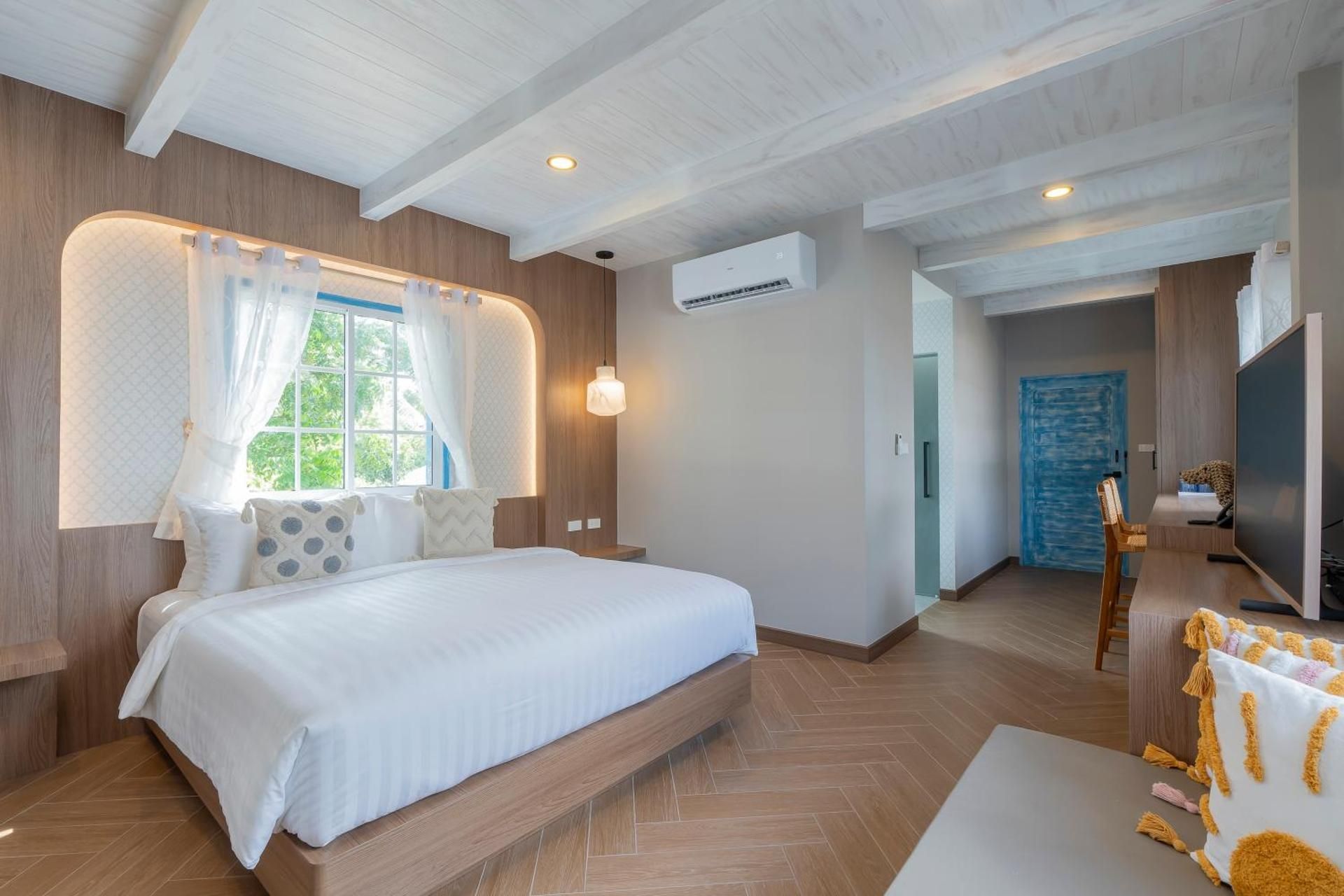 Sea of Love Suite Cafe Pattaya Cafe Suites2 Deluxe Double Room 2
