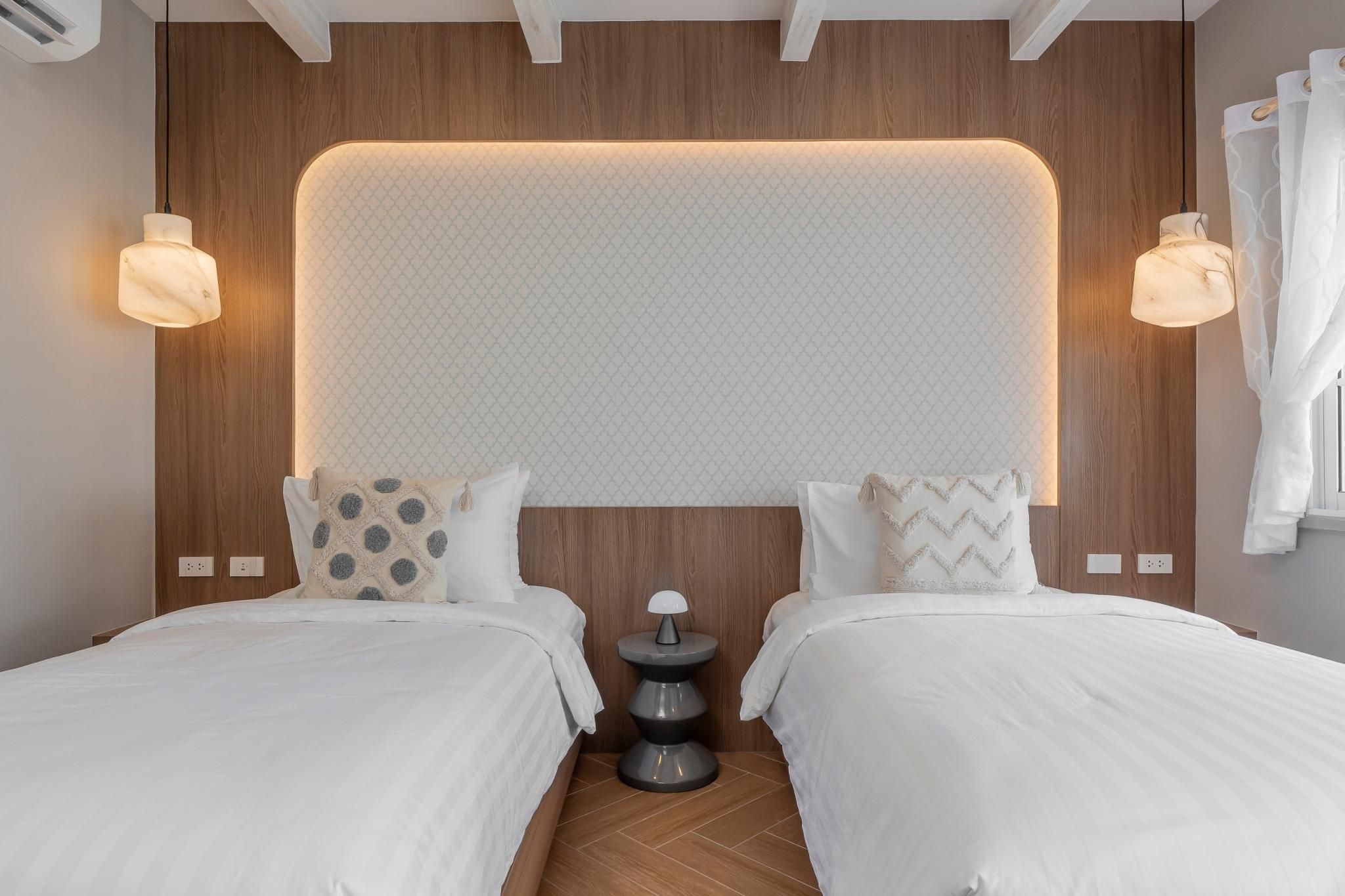 Cafe Suites Superior Sea View Twin Room 5