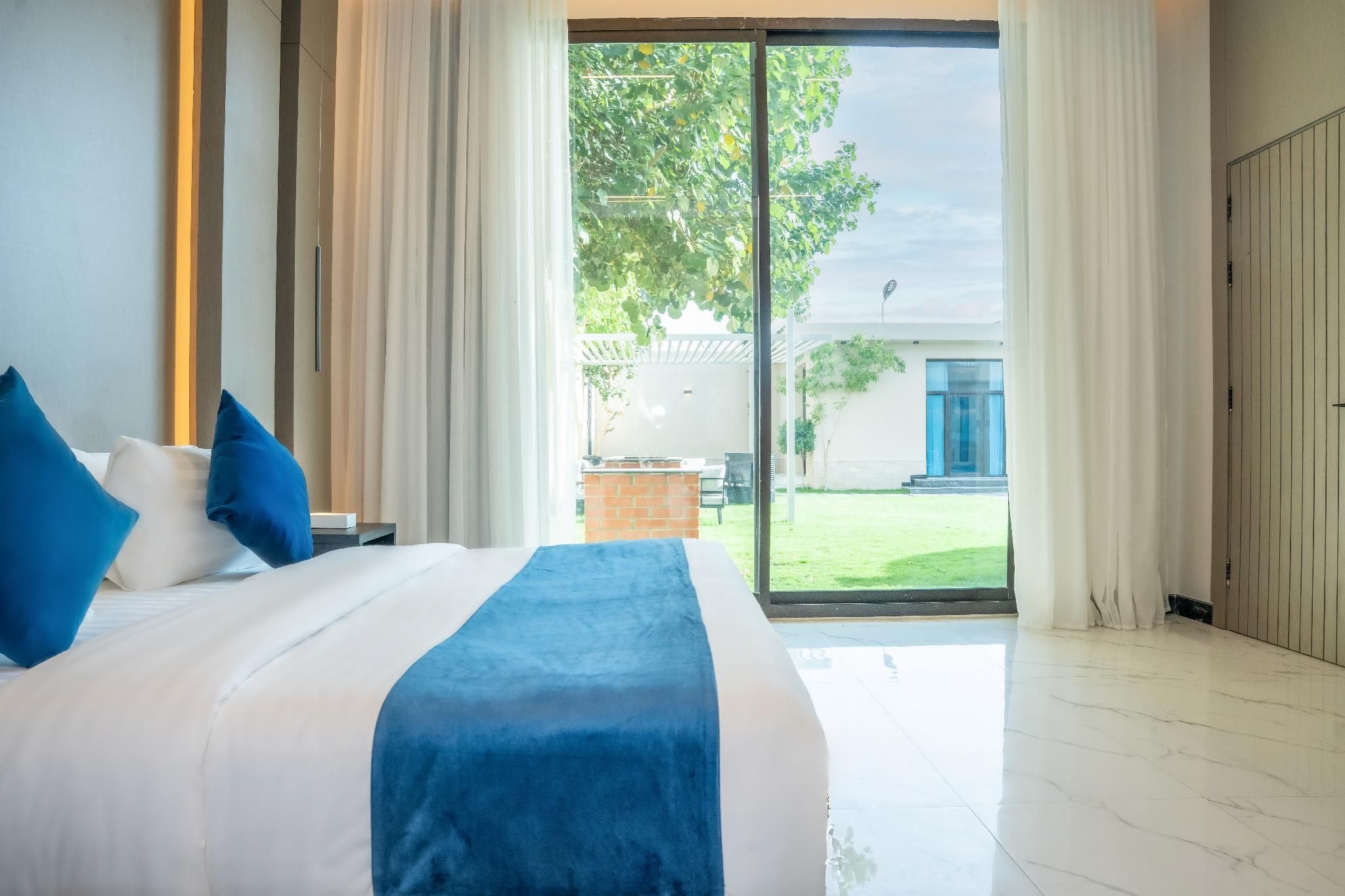 Deluxe Poolside View Villa