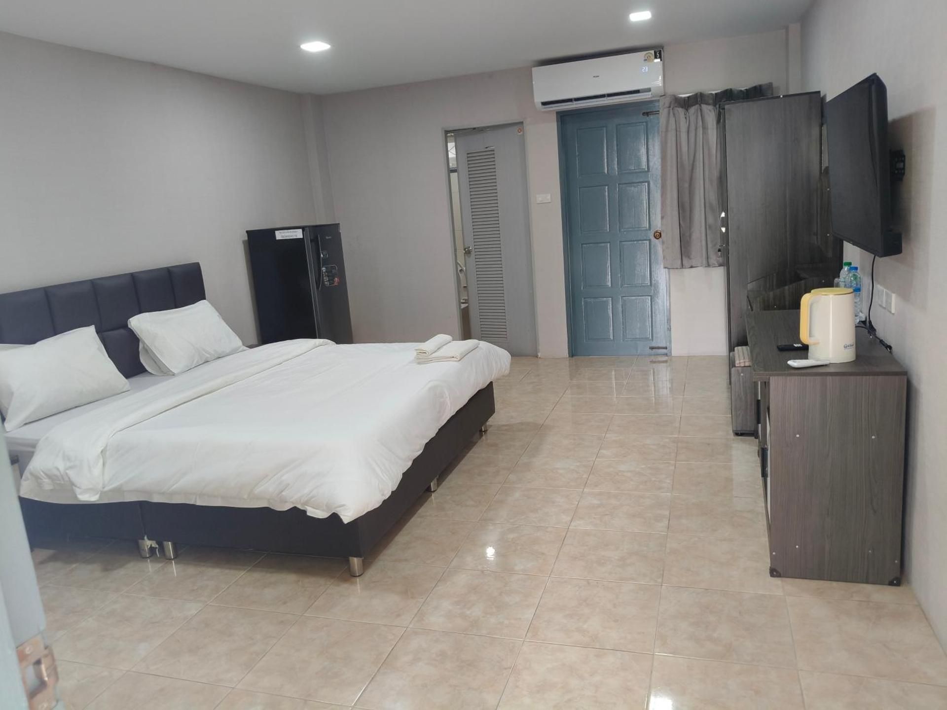 DJ Residency and Pool Party Deluxe 2