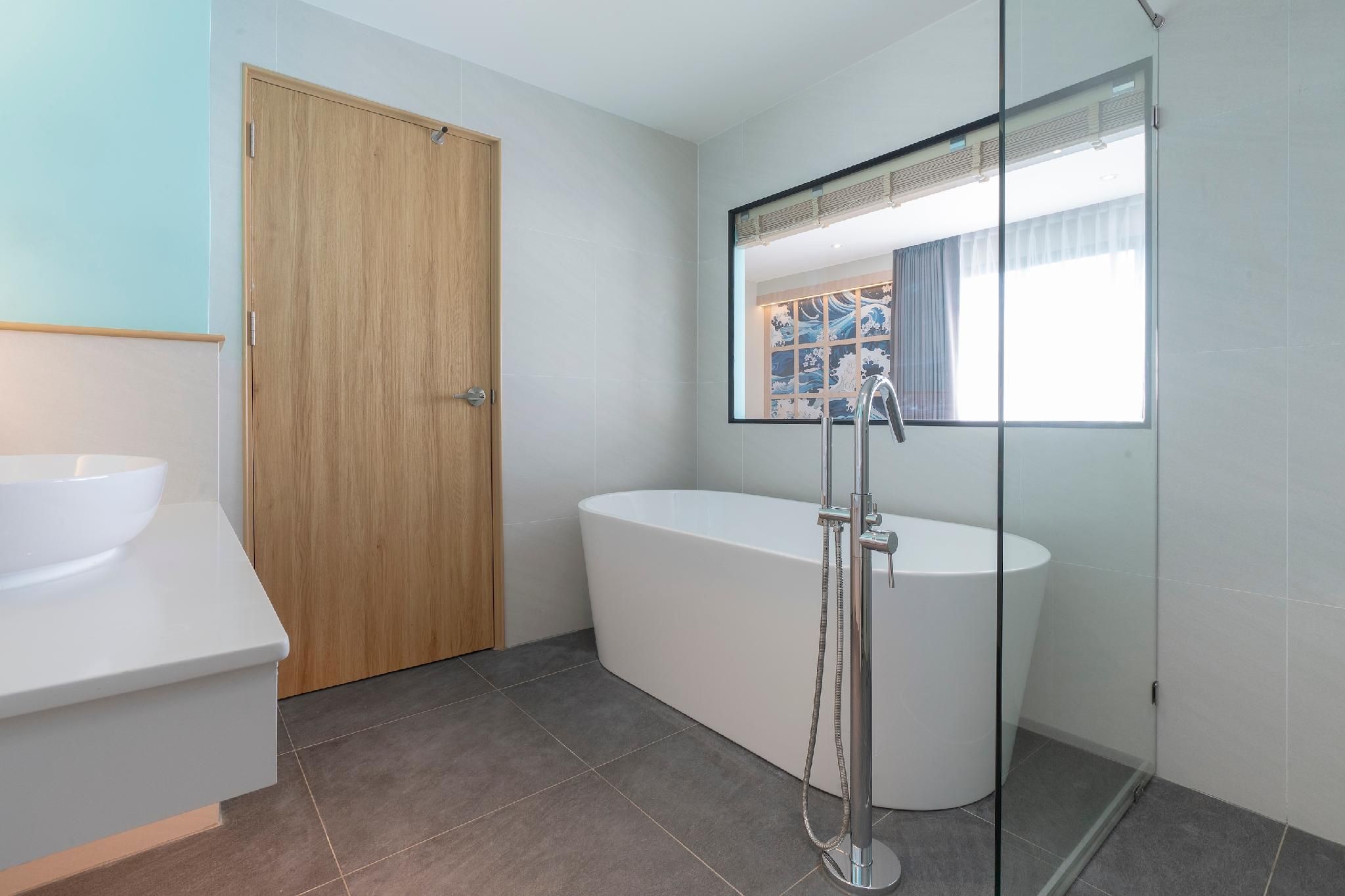 P-Park Hotel Pattaya Premier Deluxe Double with Bathtub 3