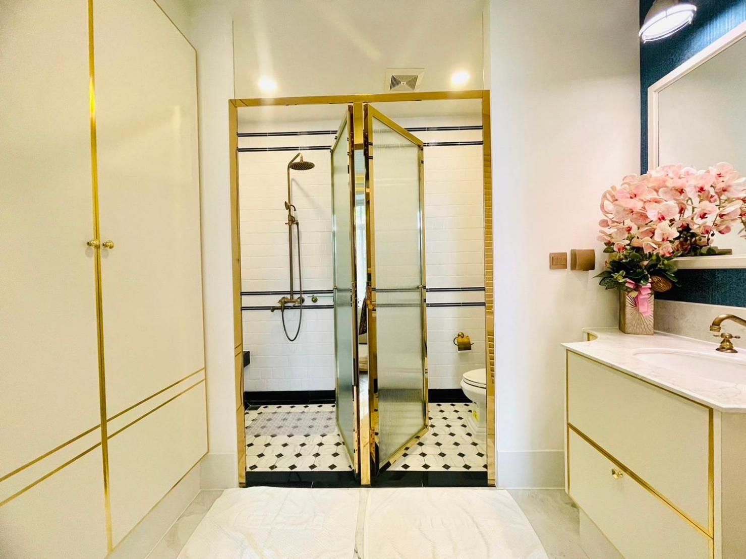 One-Bedroom Apartment with Pool Access