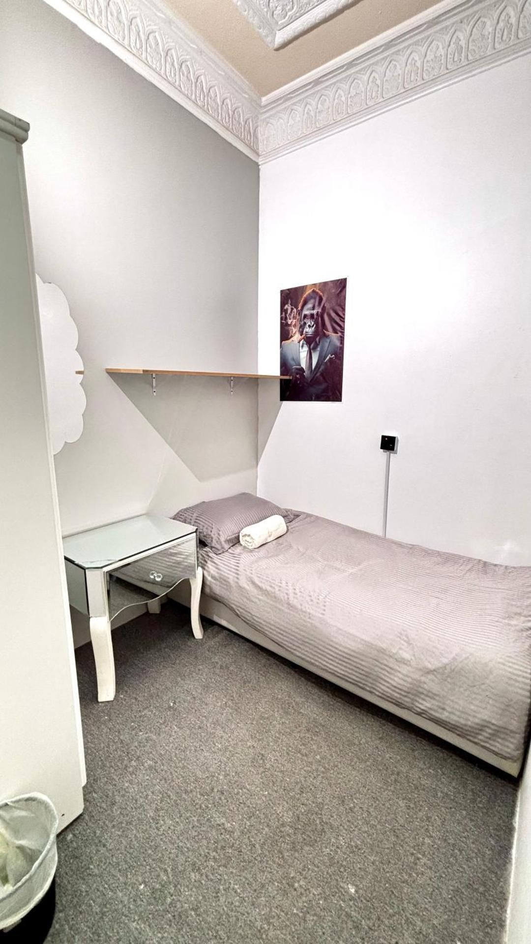 Single Bed in Mixed Dormitory Room