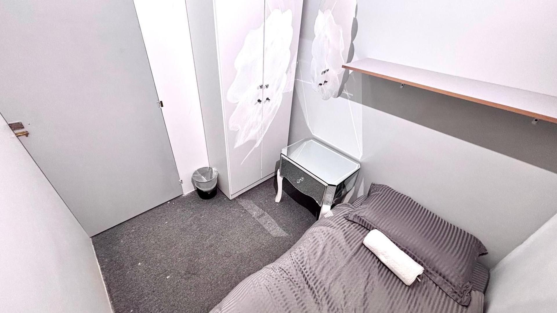 Single Bed in Mixed Dormitory Room