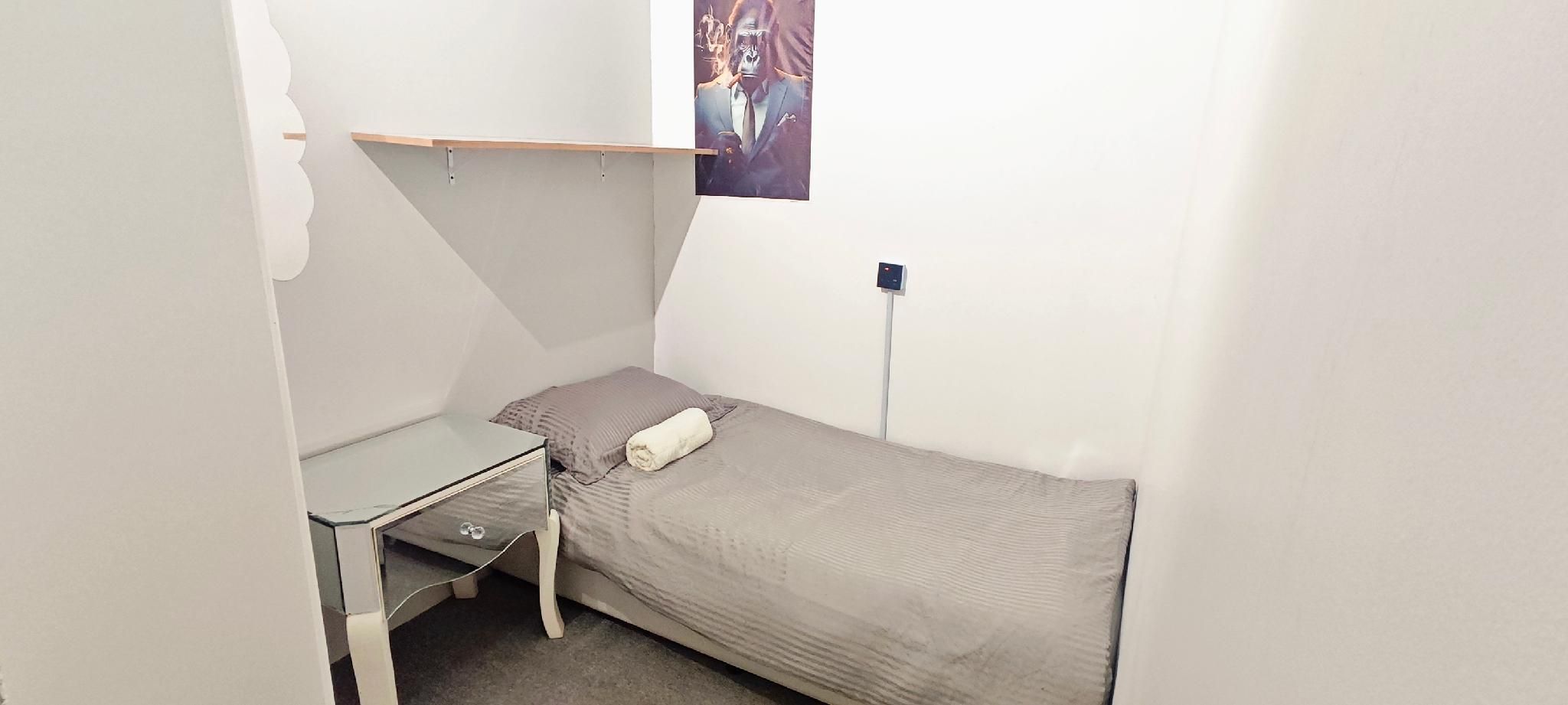 Su Casa Hostel Shared Room with 4 Single Beds 2