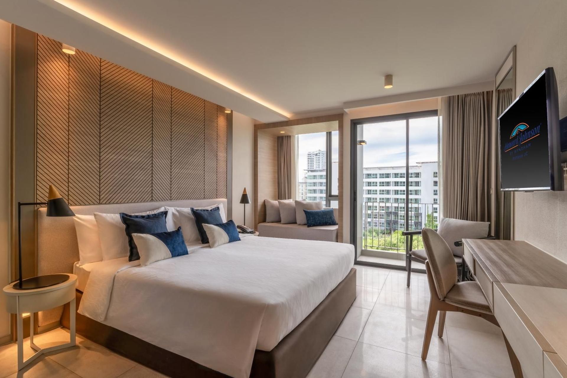 1 King Bed, Superior Room, Balcony, Non-Smoking