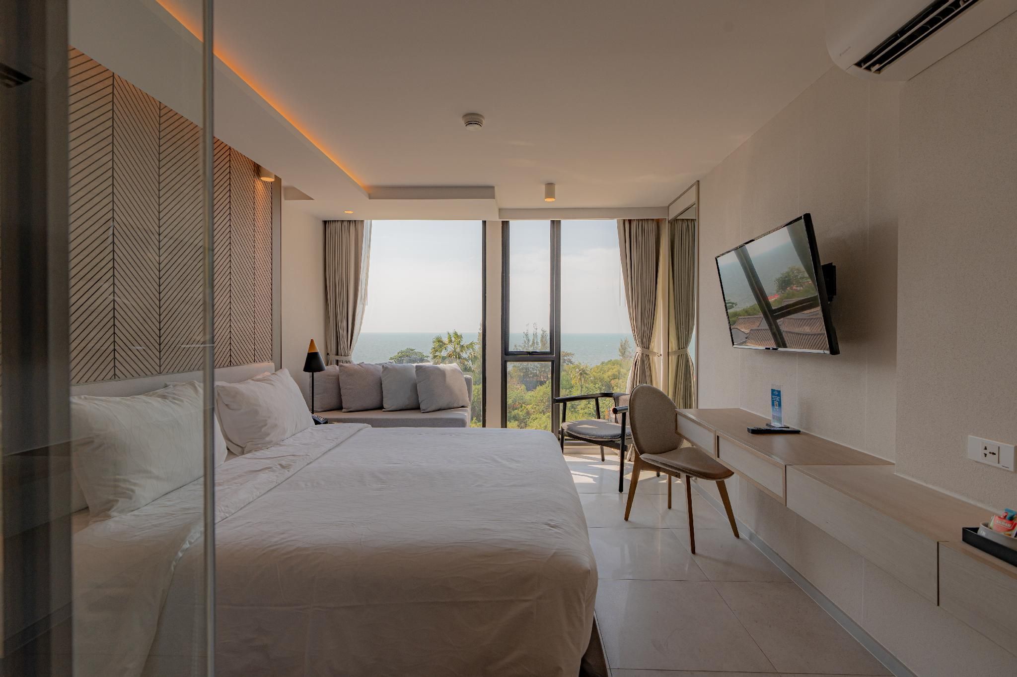 1 King Bed, Superior Room, Ocean View, Non-Smoking