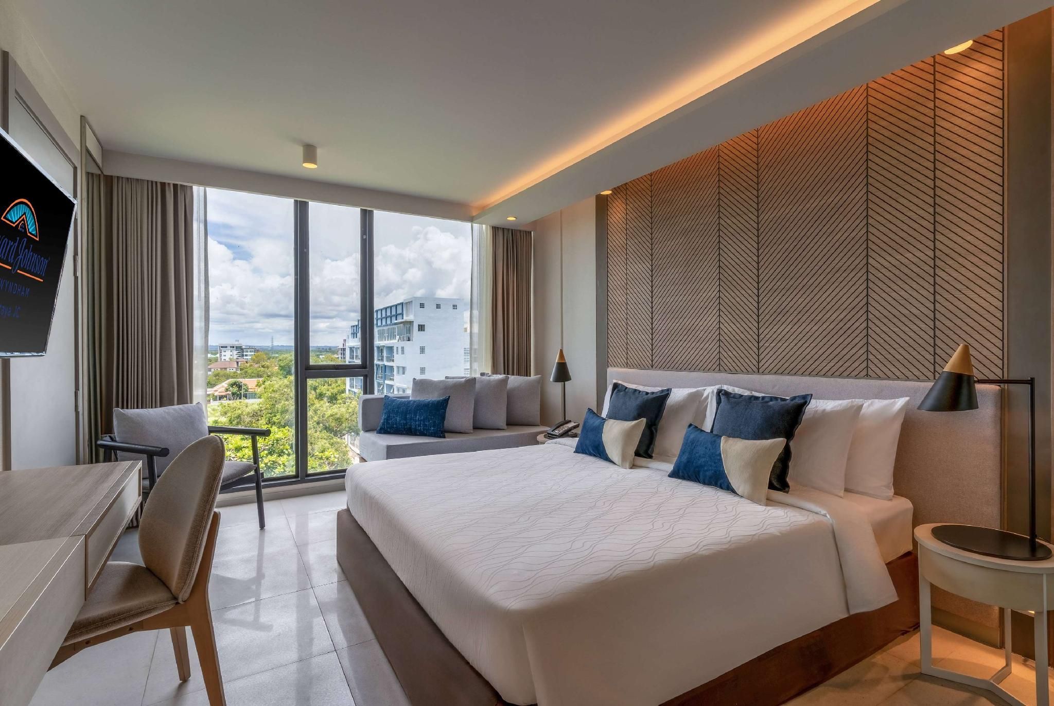 1 King Bed, Superior Room, Non-Smoking