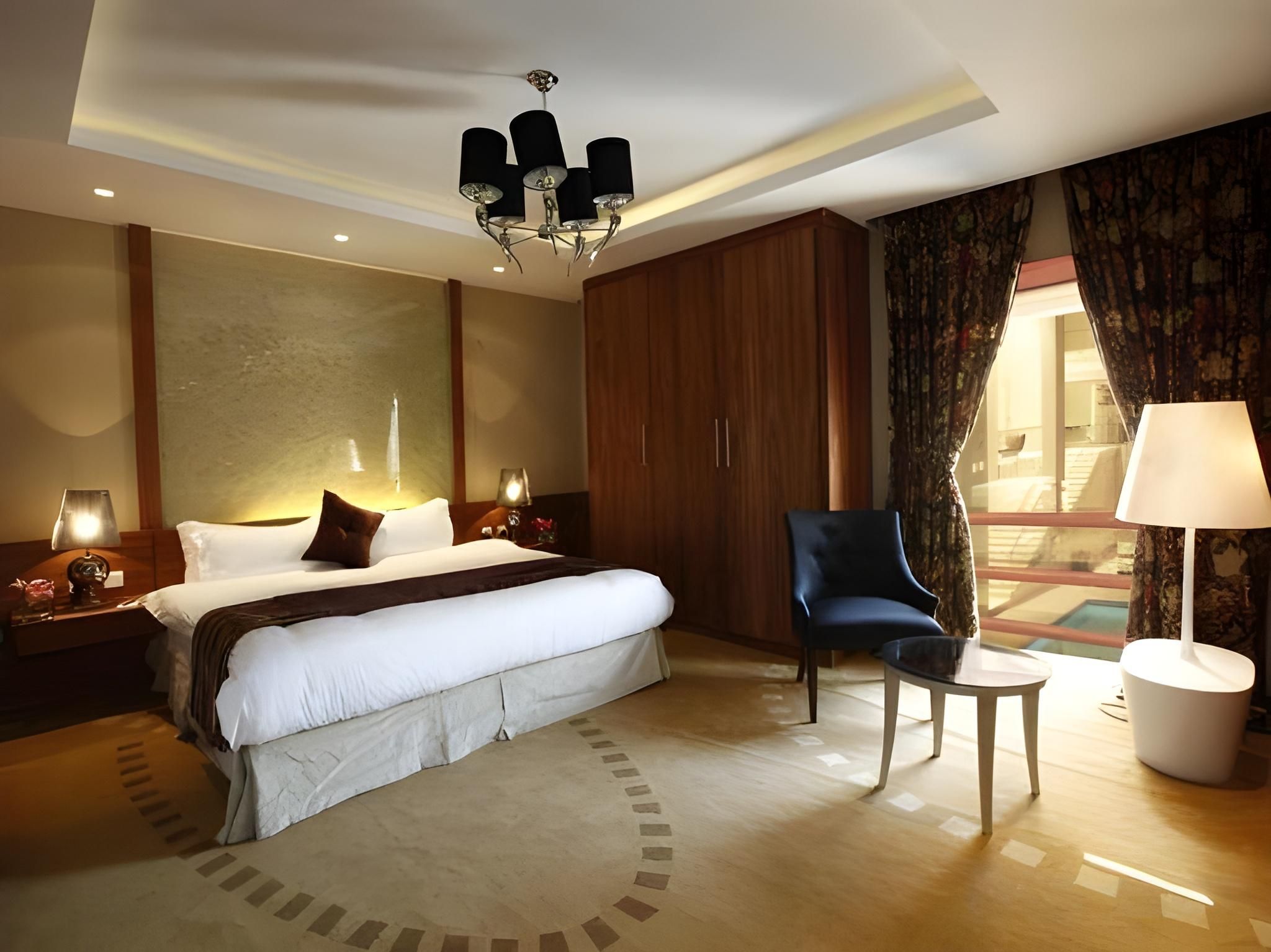 Deluxe Suite