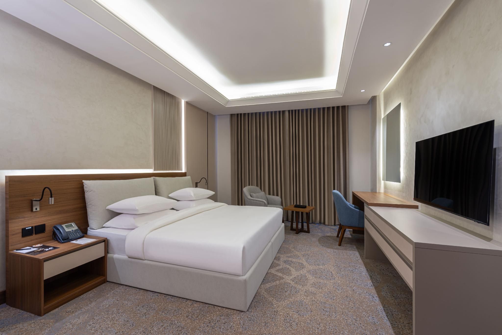 Voyage Hotel Deluxe King Room