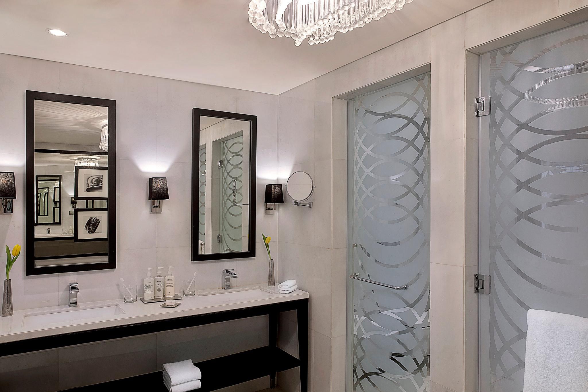 1 King Bed 1 Bedroom Suite Non Smoking