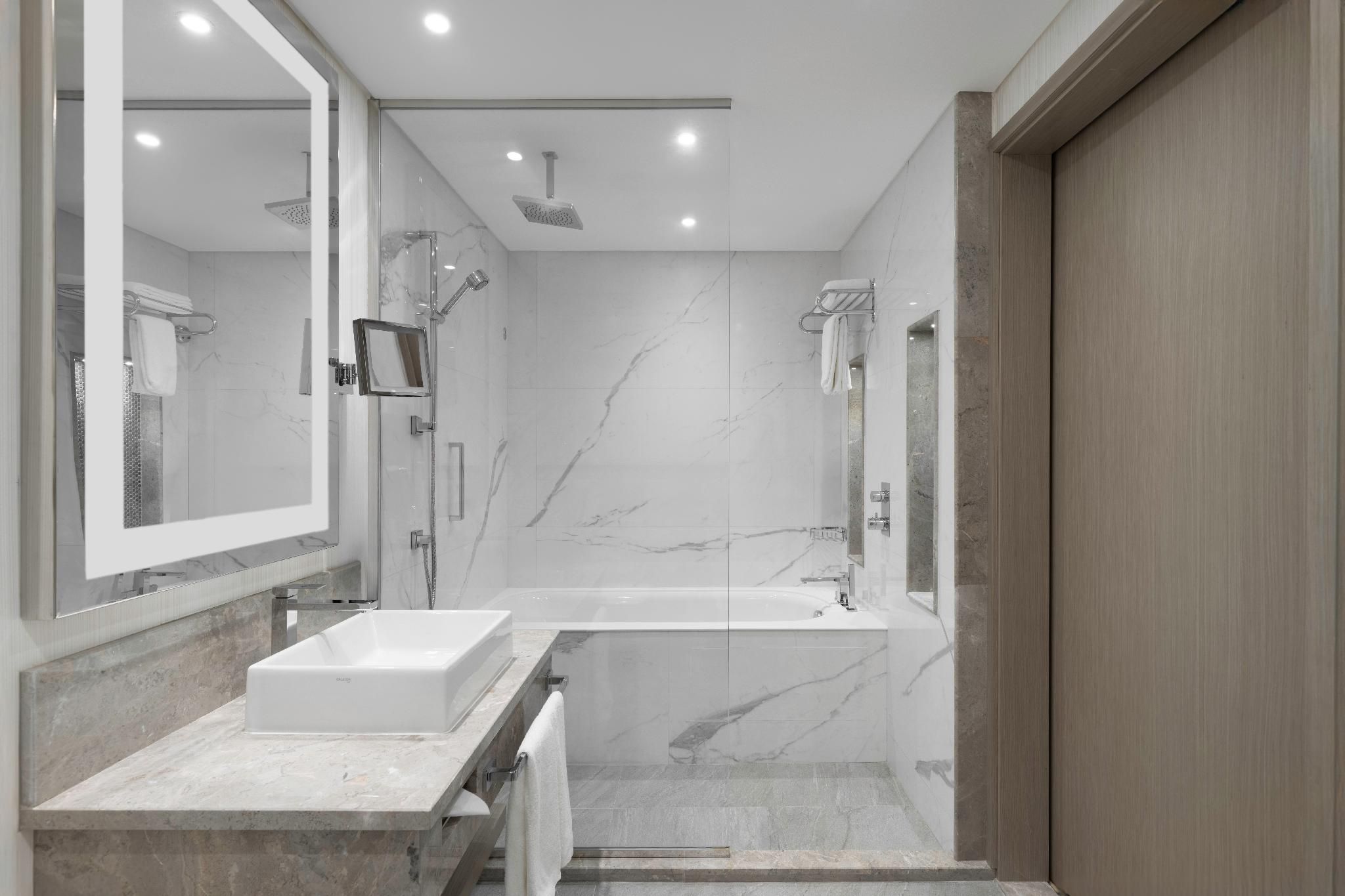 Executive Suite with Lounge Access