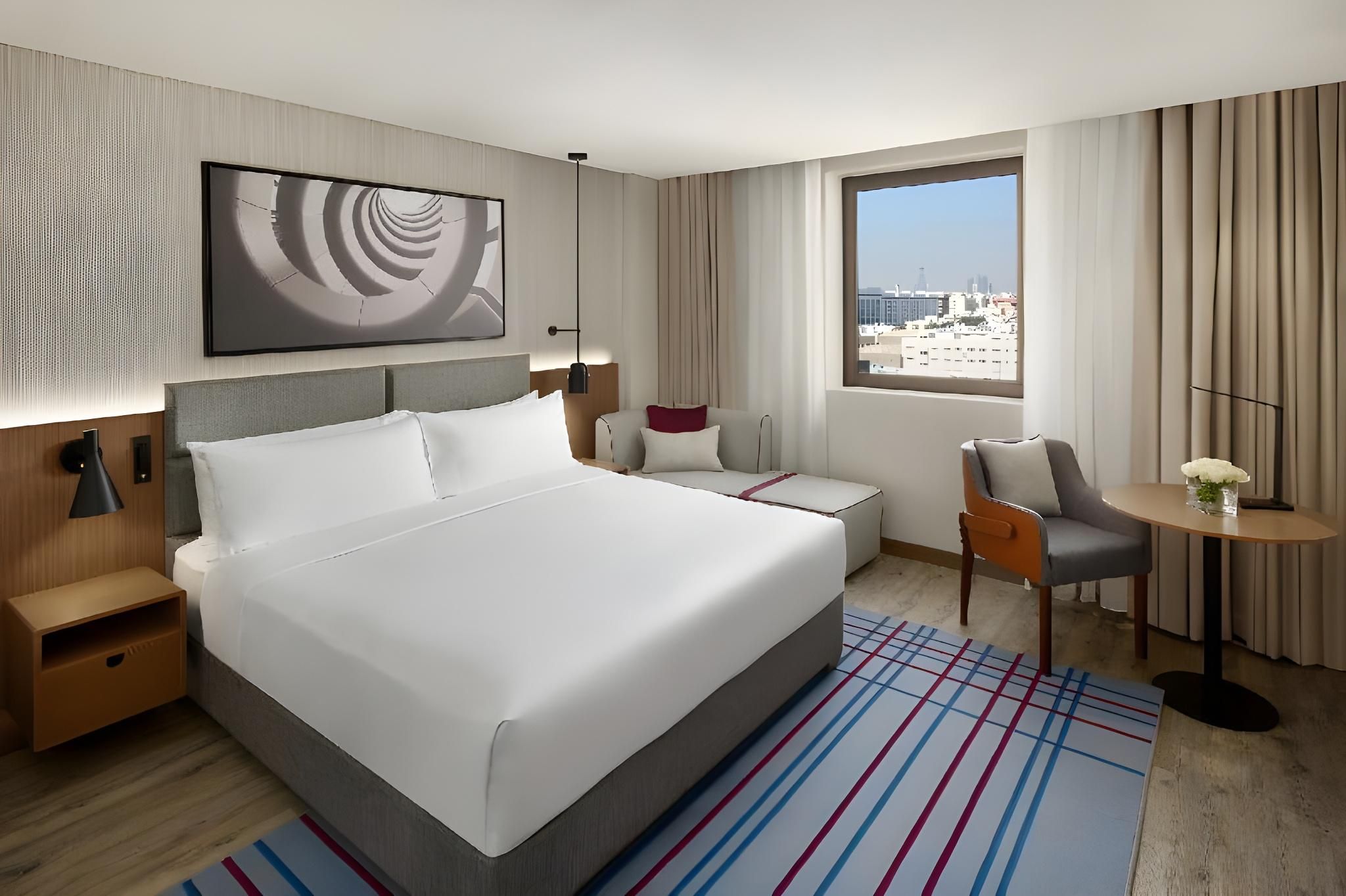 1 KING STANDARD SMOKING