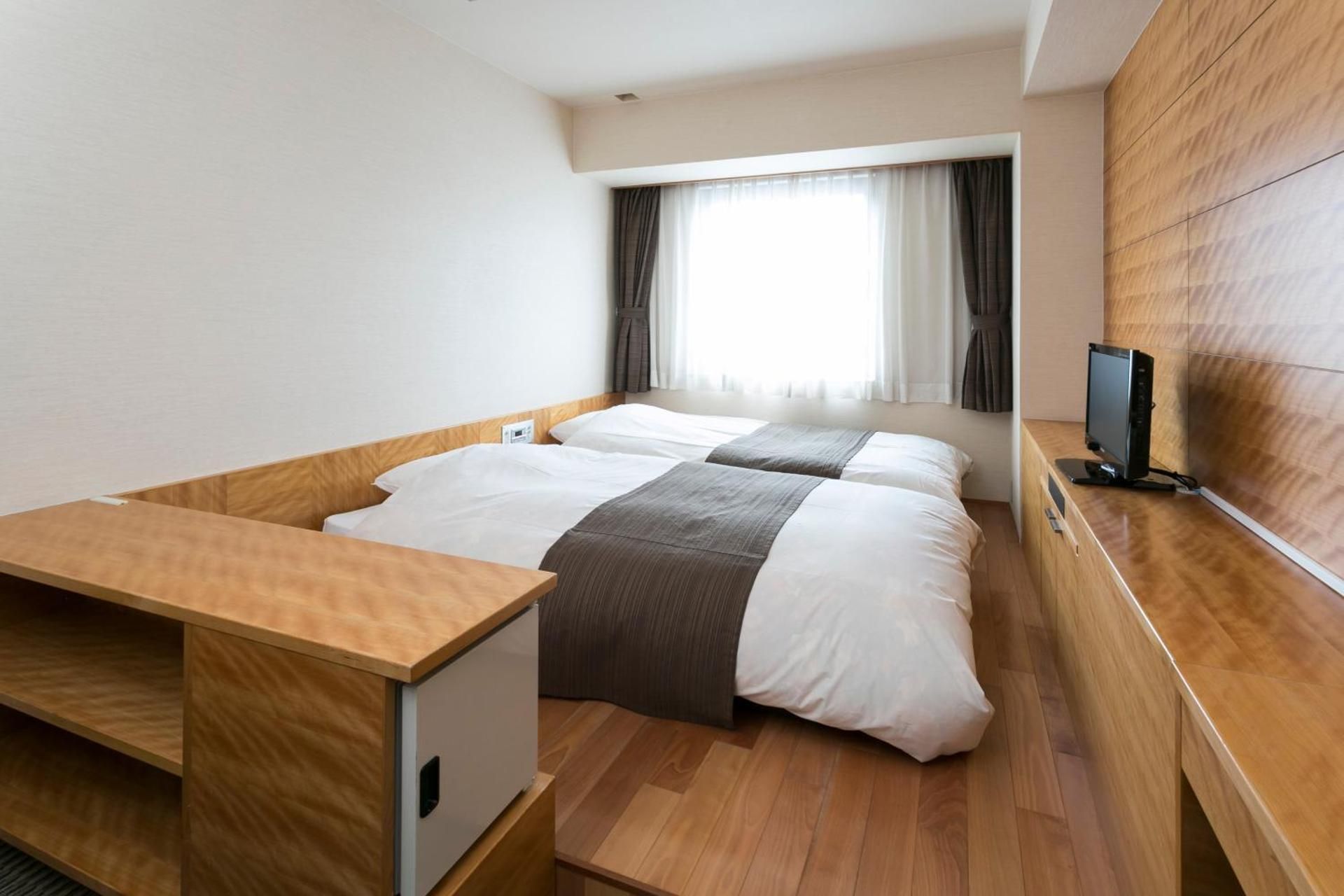 Small Twin Room - Non-Smoking
