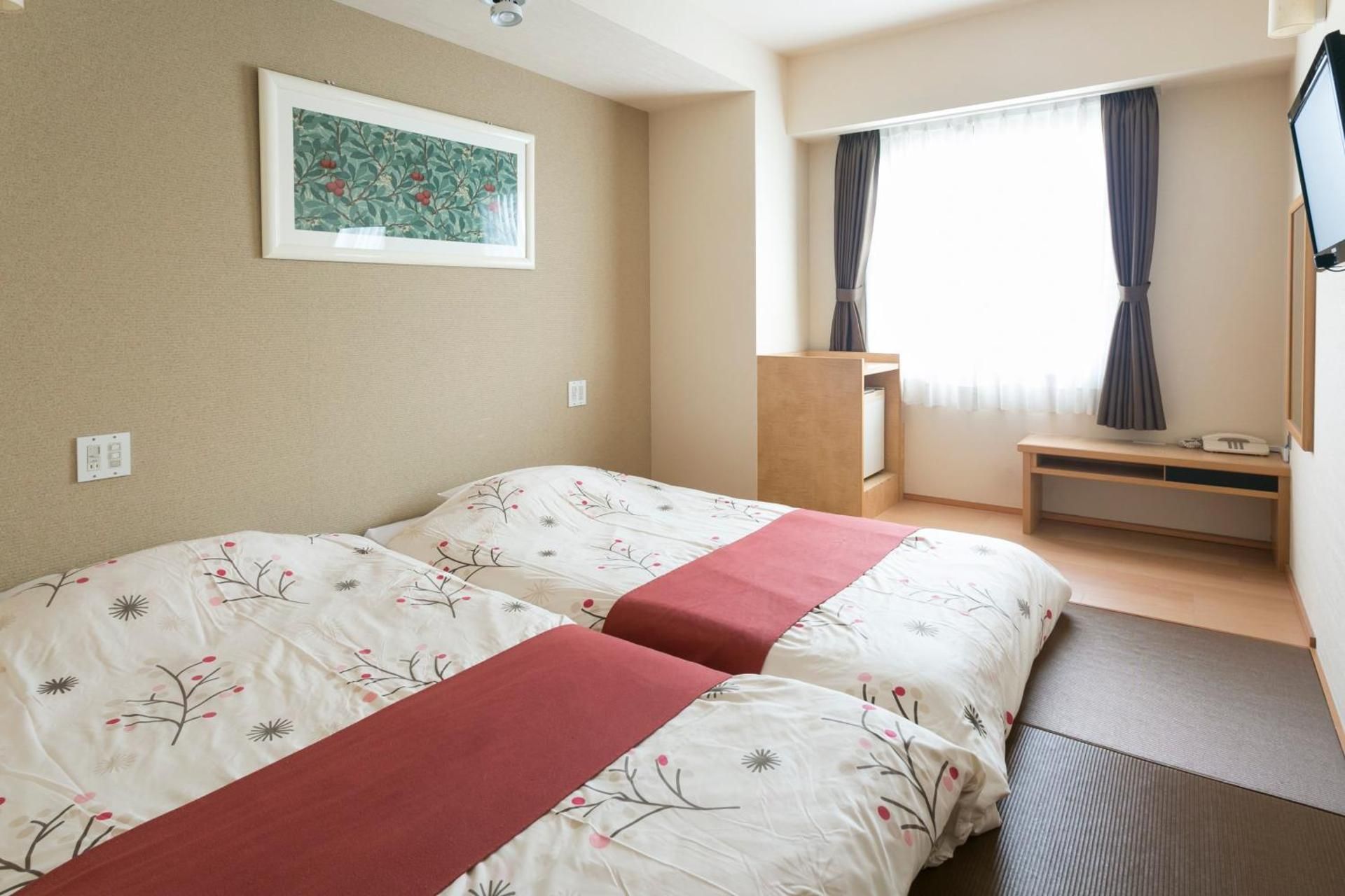 Small Twin Room - Non-Smoking