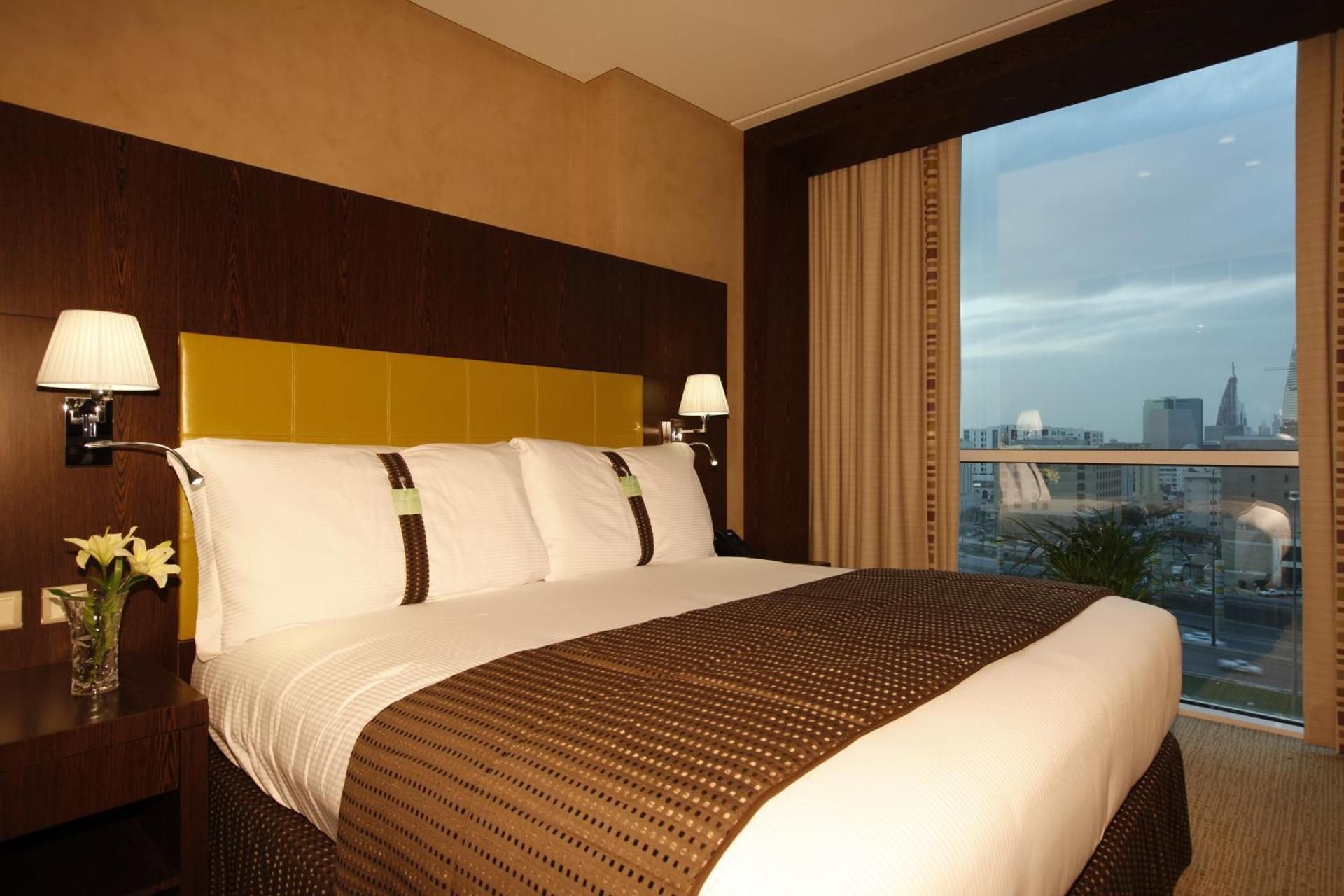 Deluxe King Room with City View