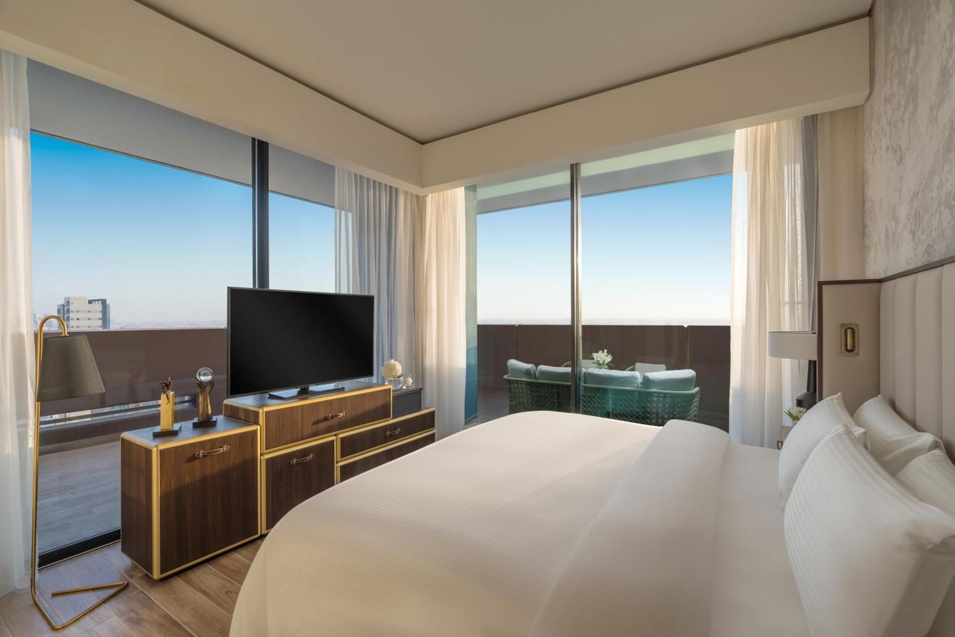 Fairmont Executive Suite Two Bedroom with Terrace - City Sky View