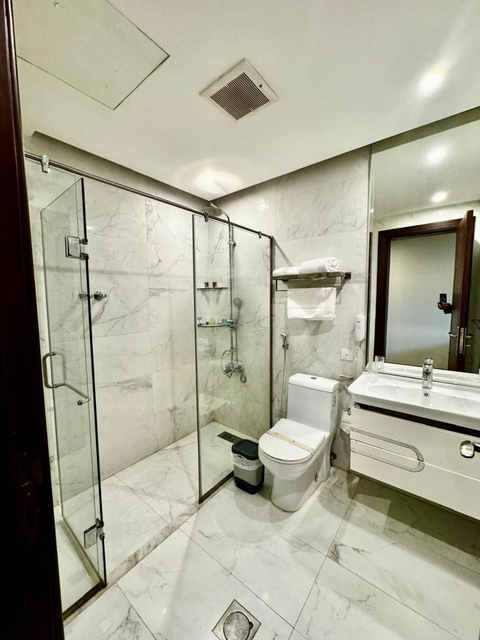 Coupard Hotel Deluxe Double Room 3