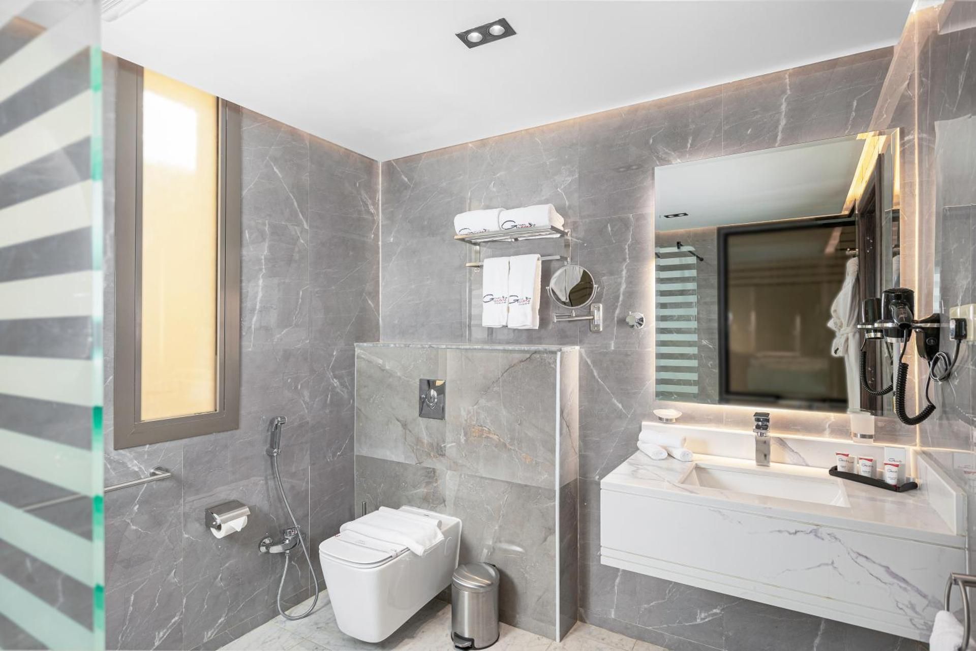 Seven Gardens Hotel King Room 3