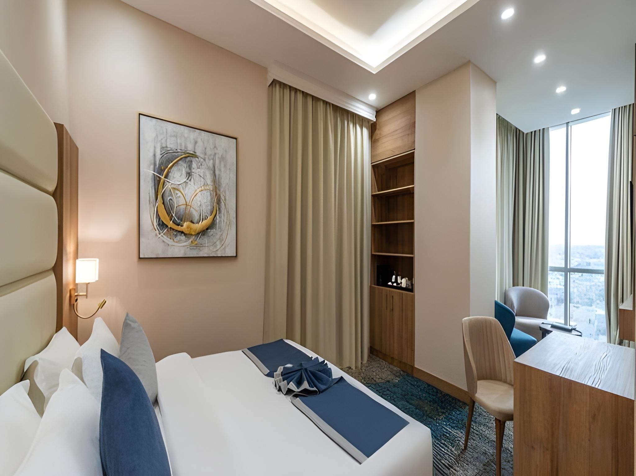 Executive Suite - Non-Smoking