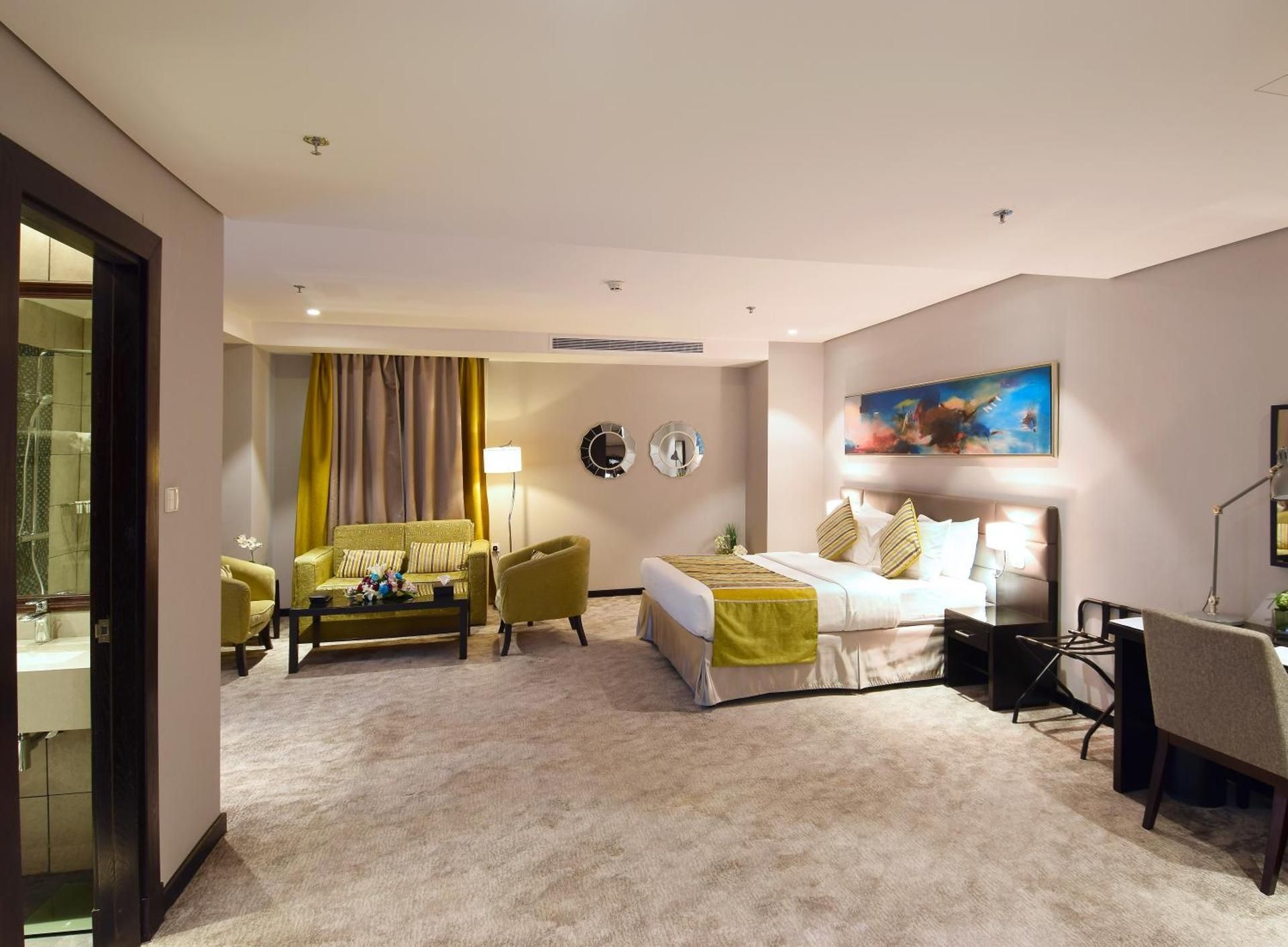 Suite - 1 Queen Bed, Smoking Room, Junior Suite