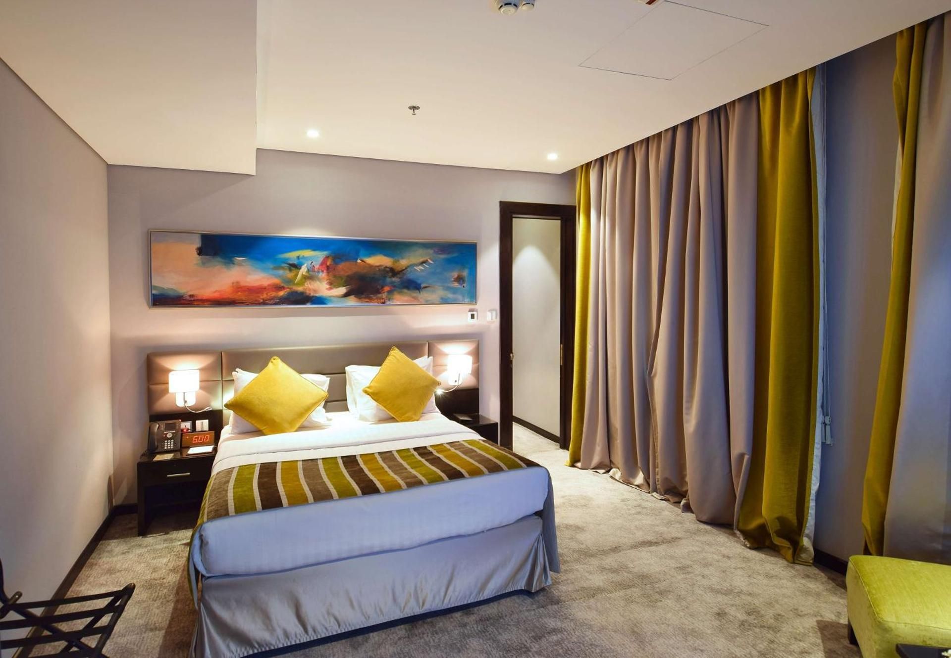 Suite - 1 Queen Bed, Nonsmoking, Executive Room, Air Conditioning