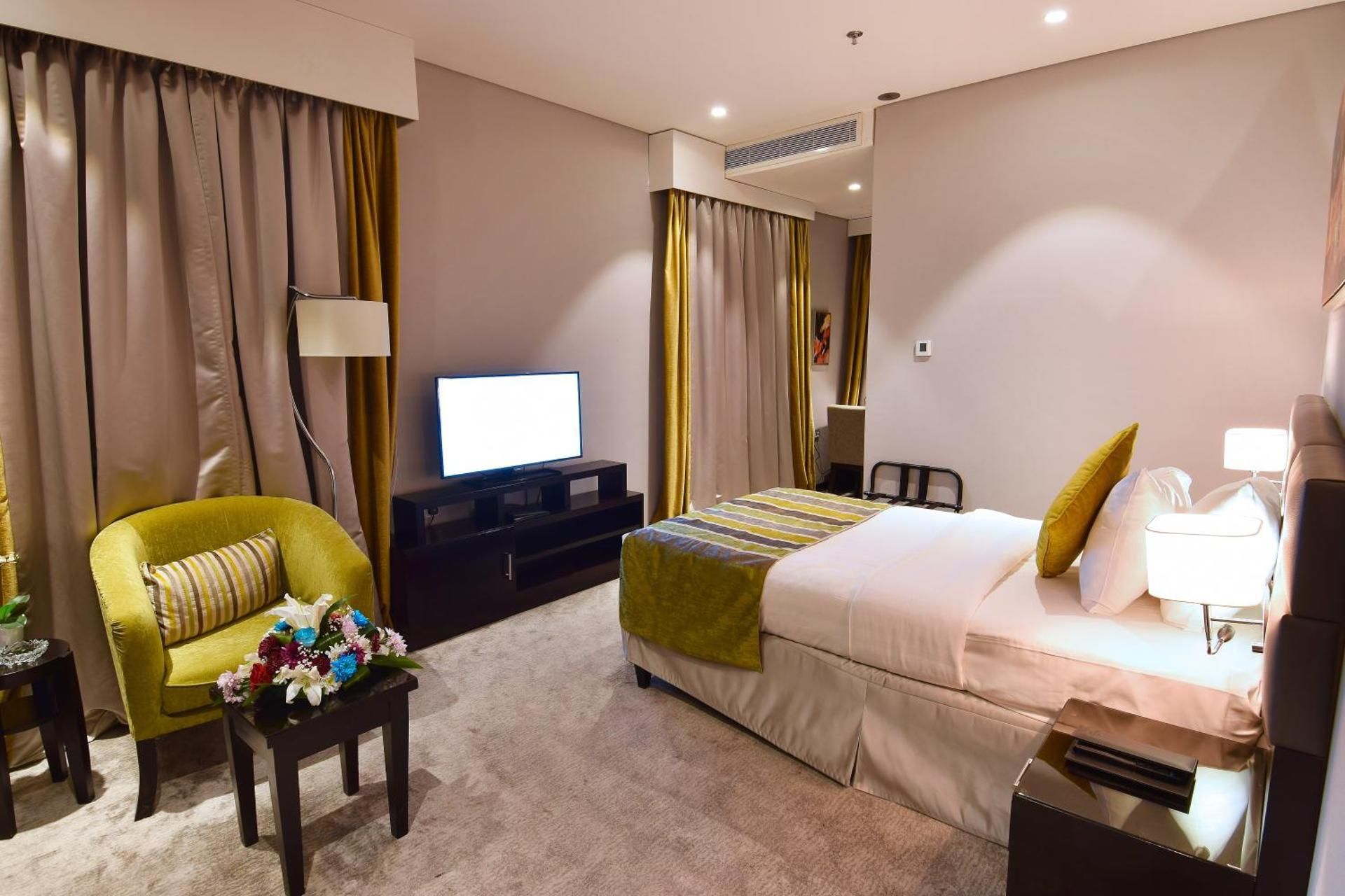 1 King Bed, Smoking Room, Superior Room