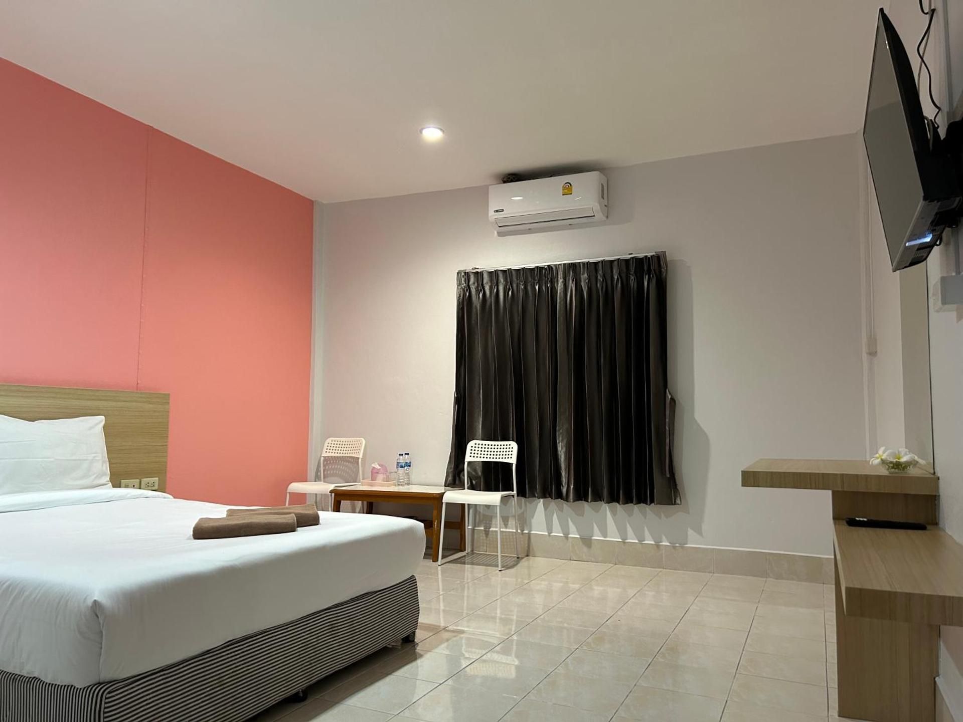 Deluxe Queen Room