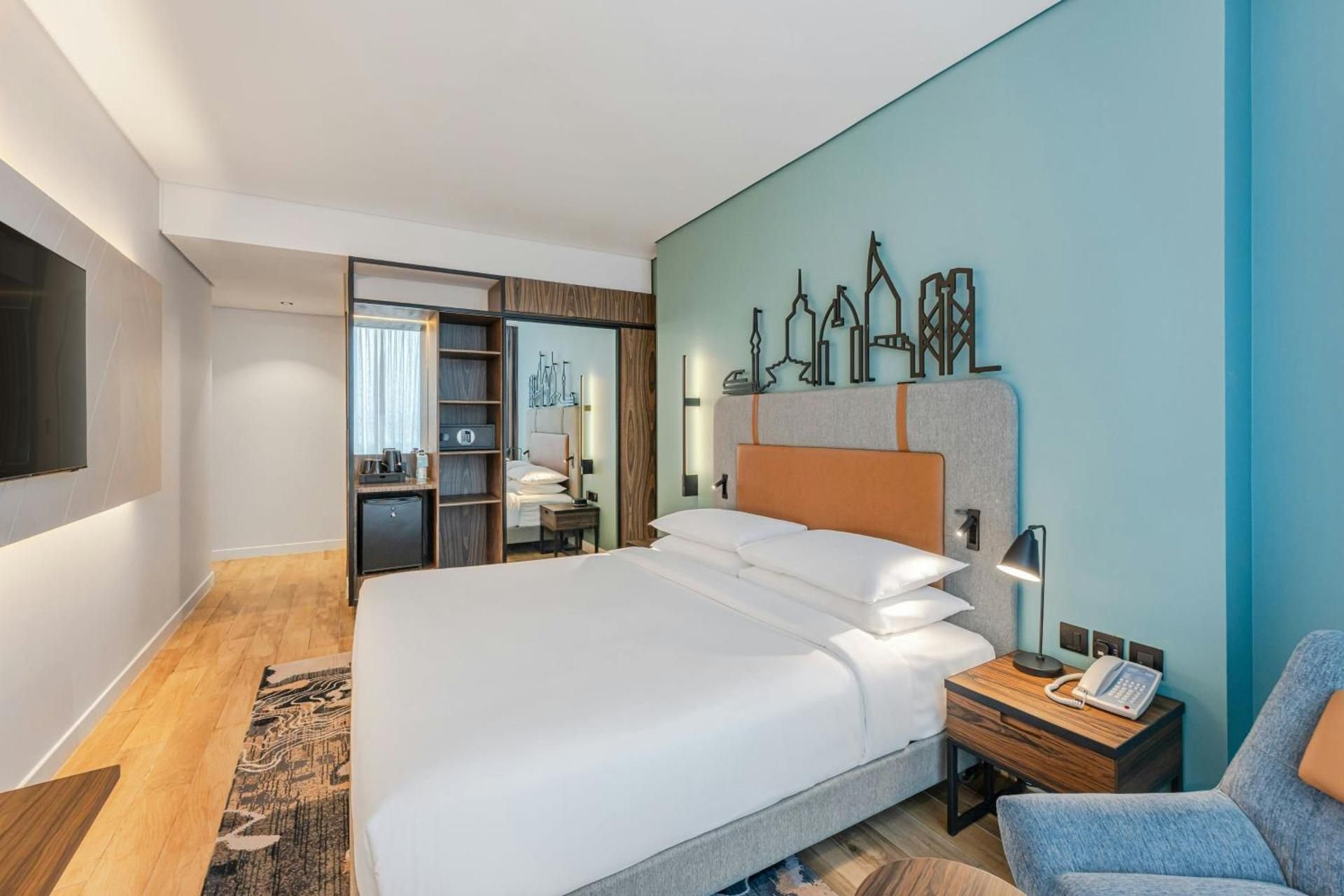 Deluxe King Room with City View