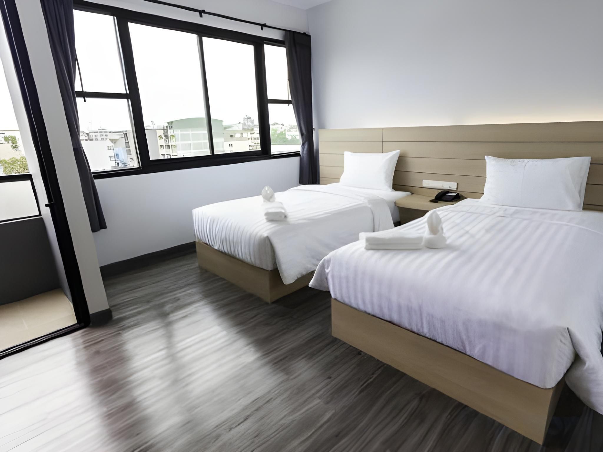 Deluxe Twin Bed Room