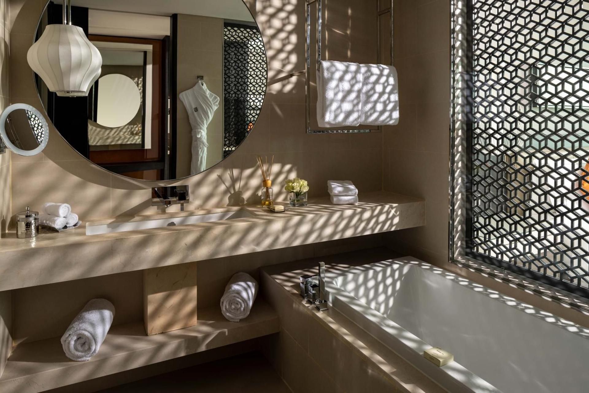 Fairmont King Room - Non-Smoking/Accessible