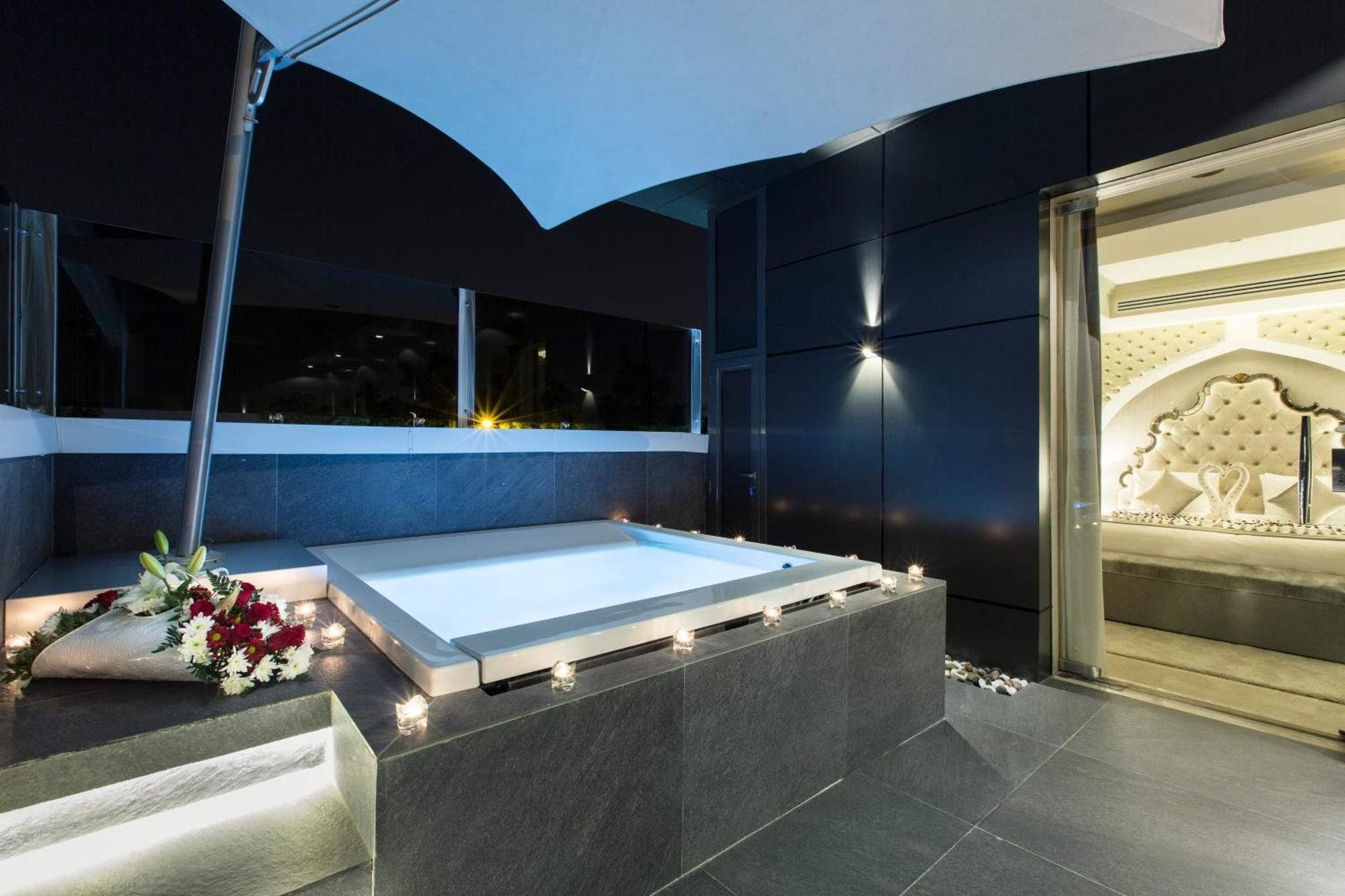 Royal Suite With Terrace and Jacuzzi