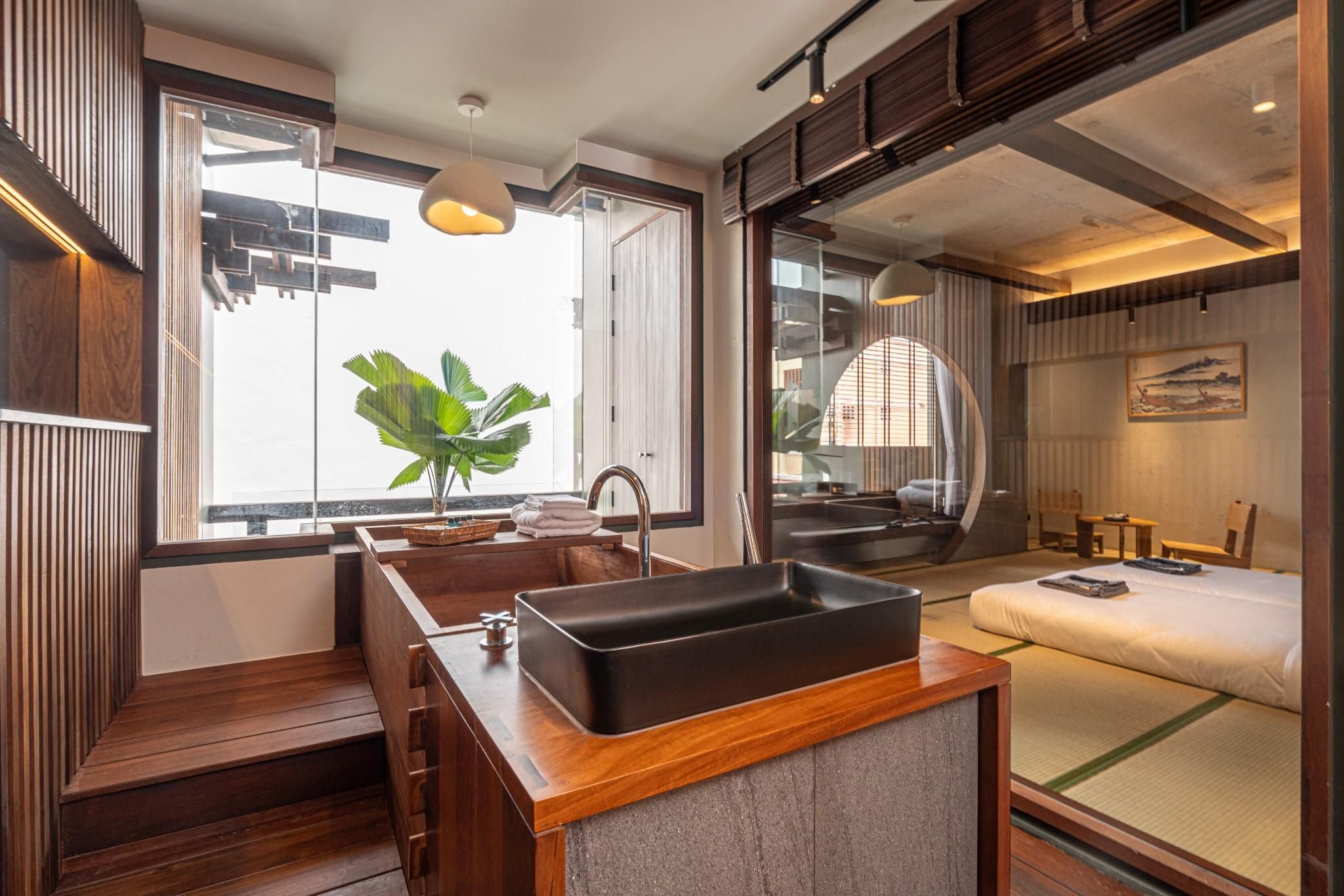 Hoshi Deluxe Room - Twin Beds