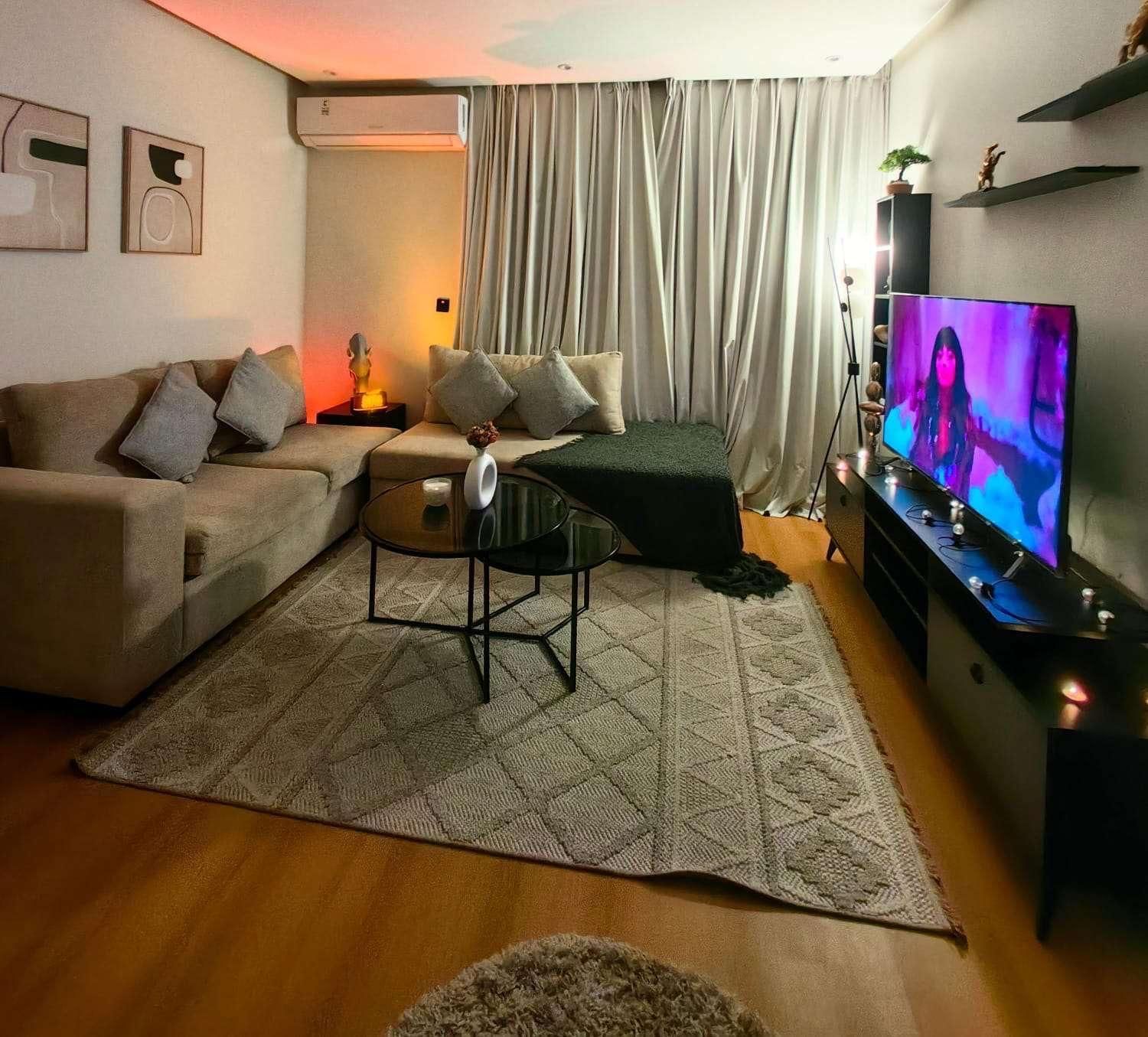 Modern 1BR, 60" 4K TV, Spacious, Self-Entry